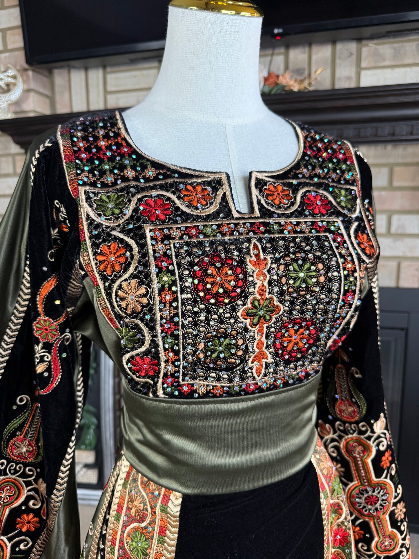 Black/Green Velvet & Satin Malaka Thobe