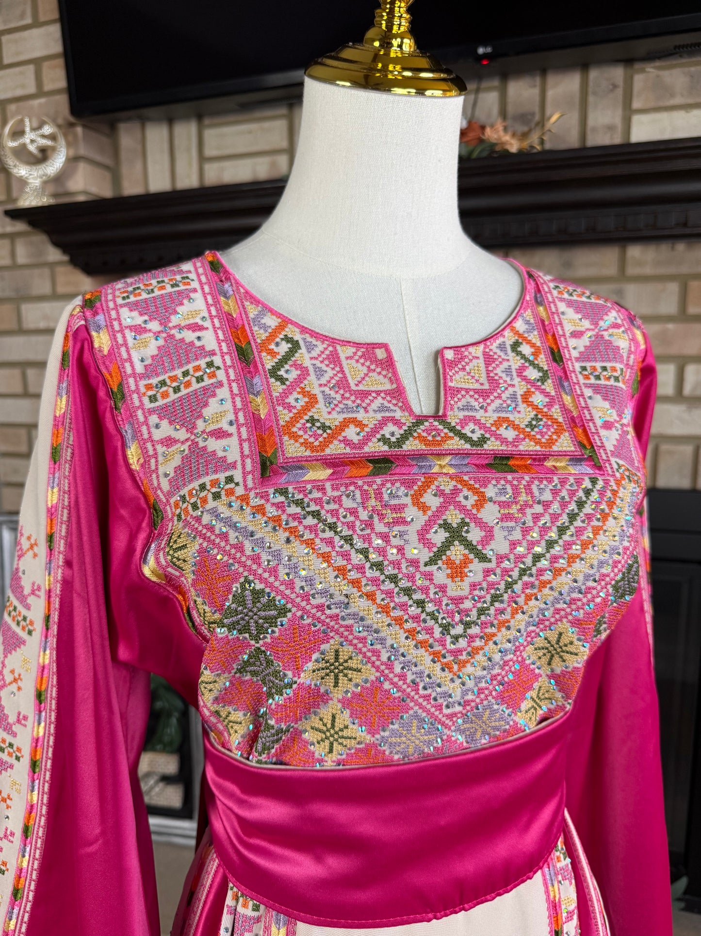 Cream/Pink Akka Thobe & Headpiece