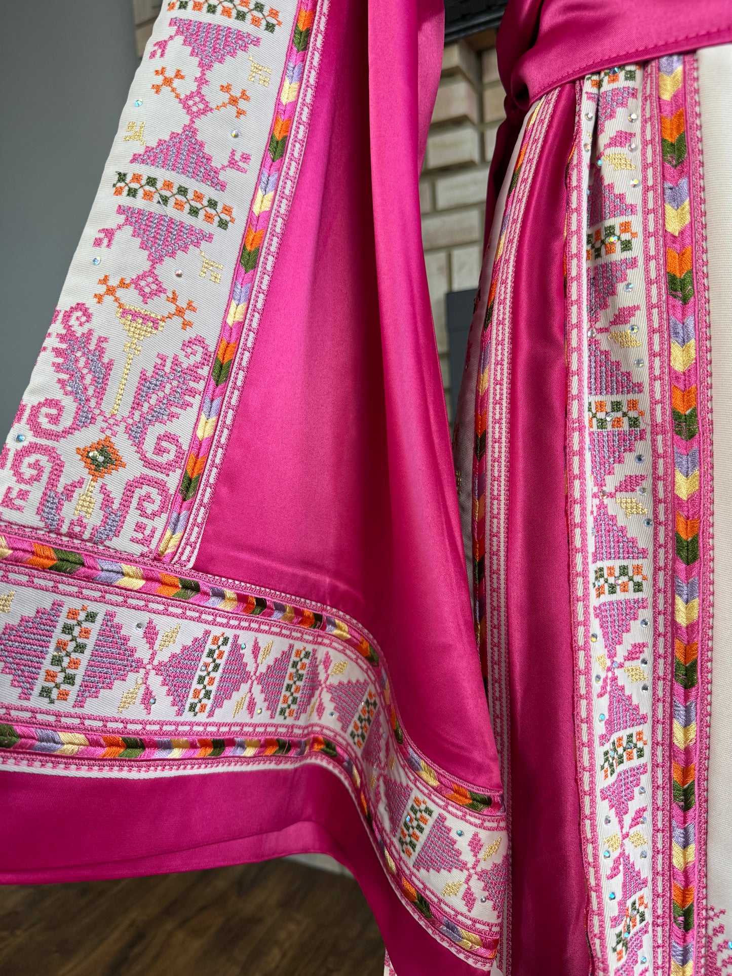 Cream/Pink Akka Thobe & Headpiece