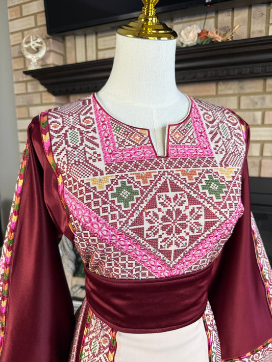 Cream/Burgundy Bayt Dajan Thobe