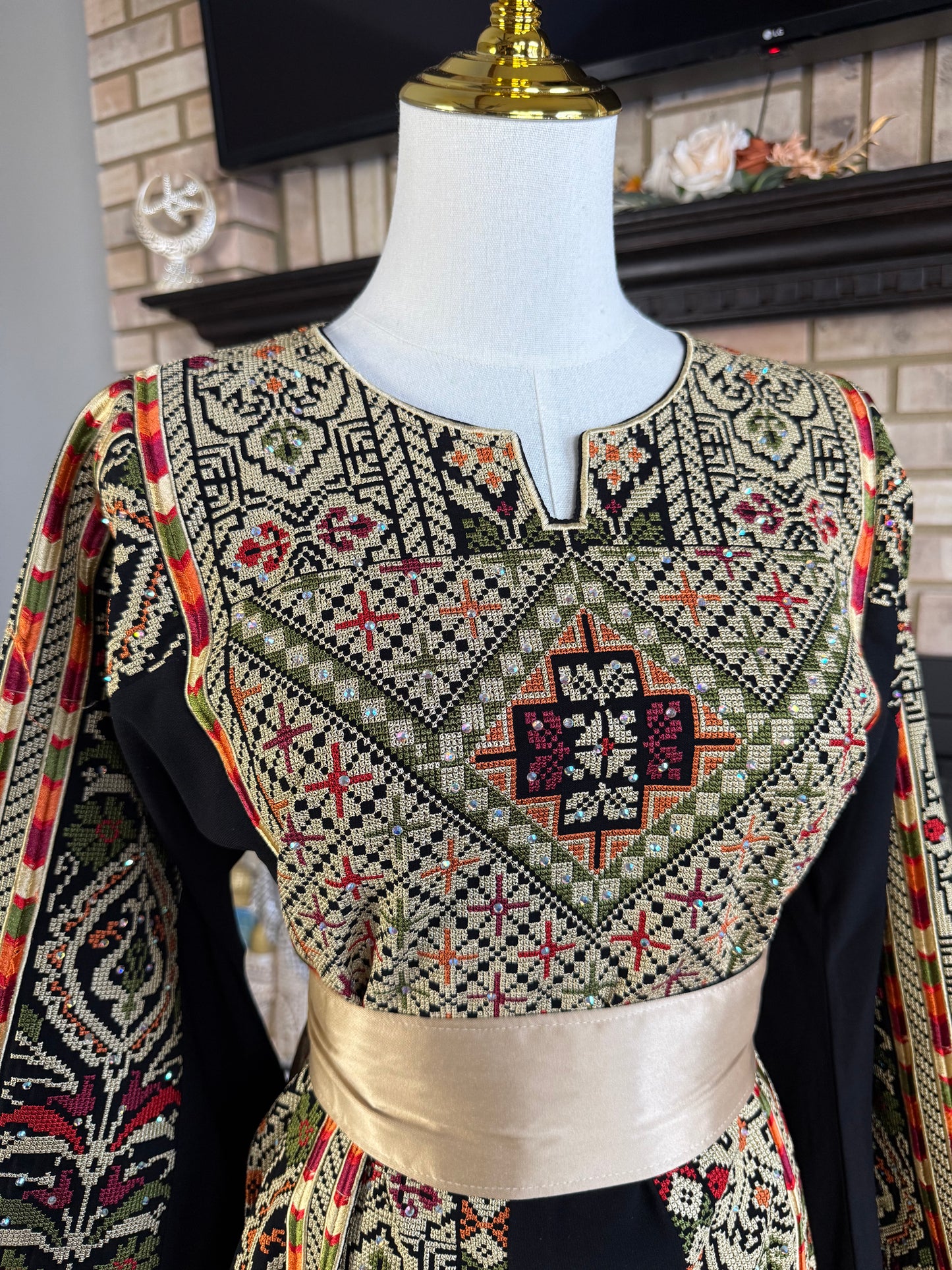 Black/Gold Beit Lahia Thobe