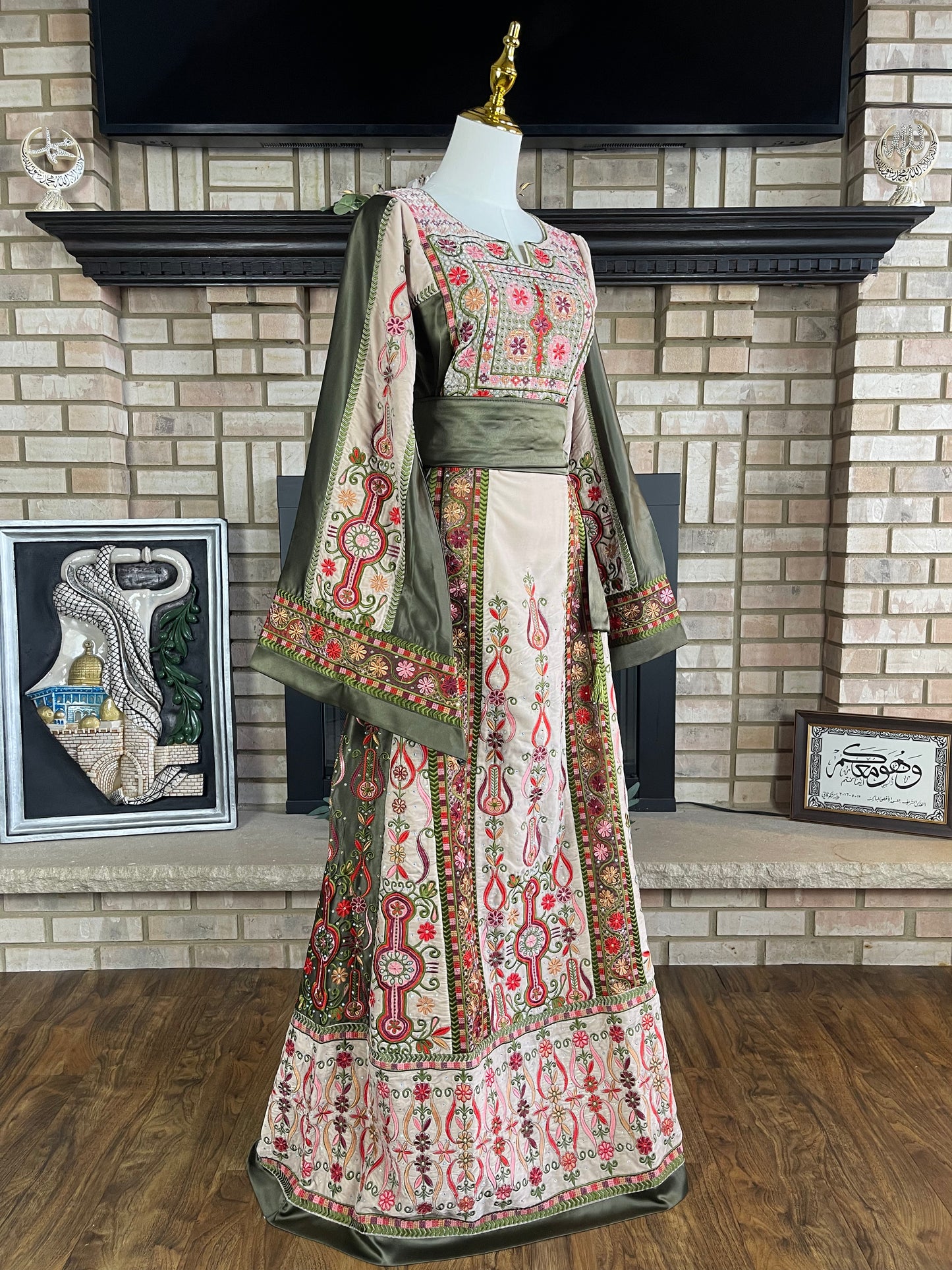 Cream/Green Velvet & Satin Malaka Thobe
