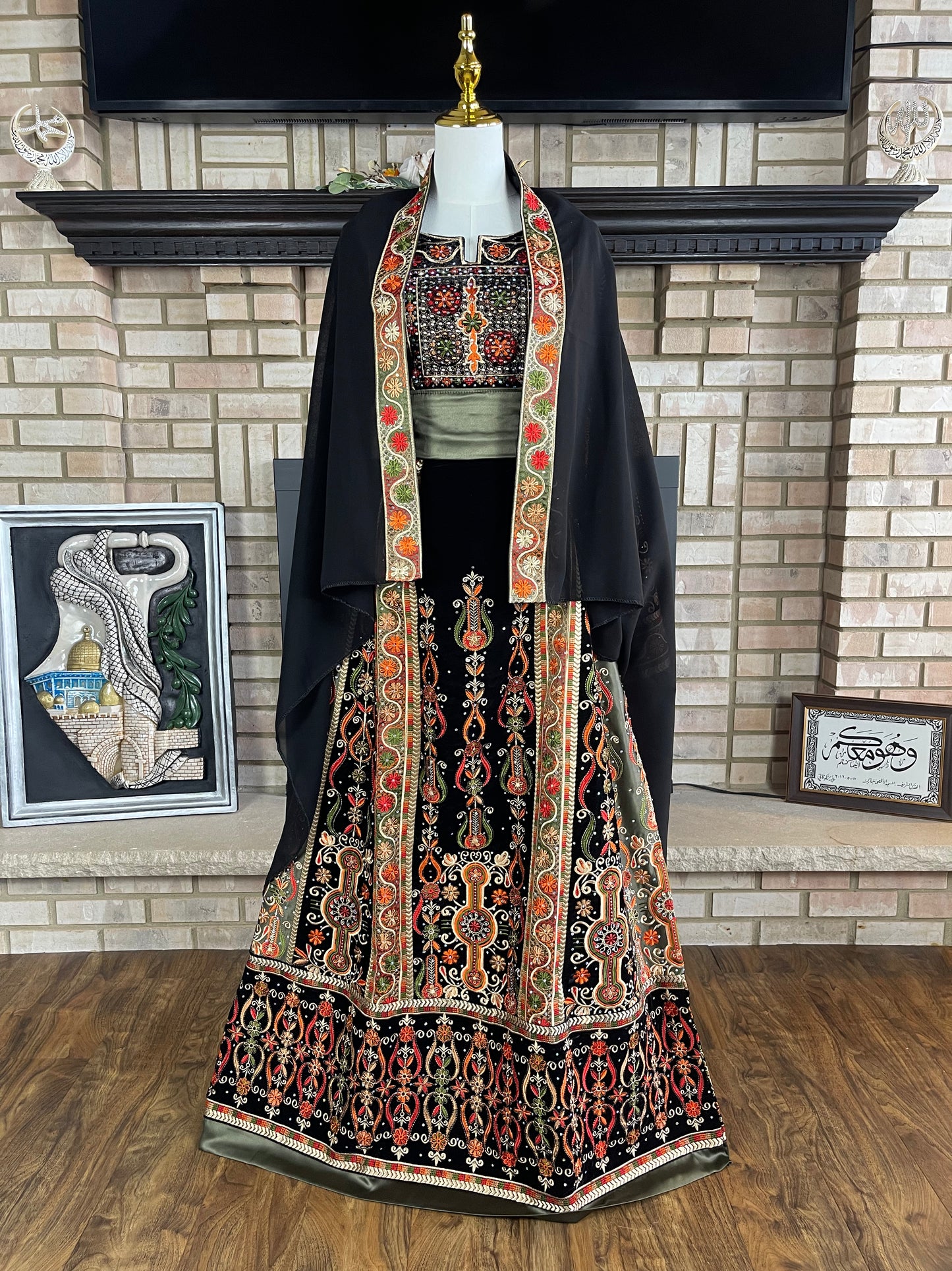 Black/Green Velvet & Satin Malaka Thobe