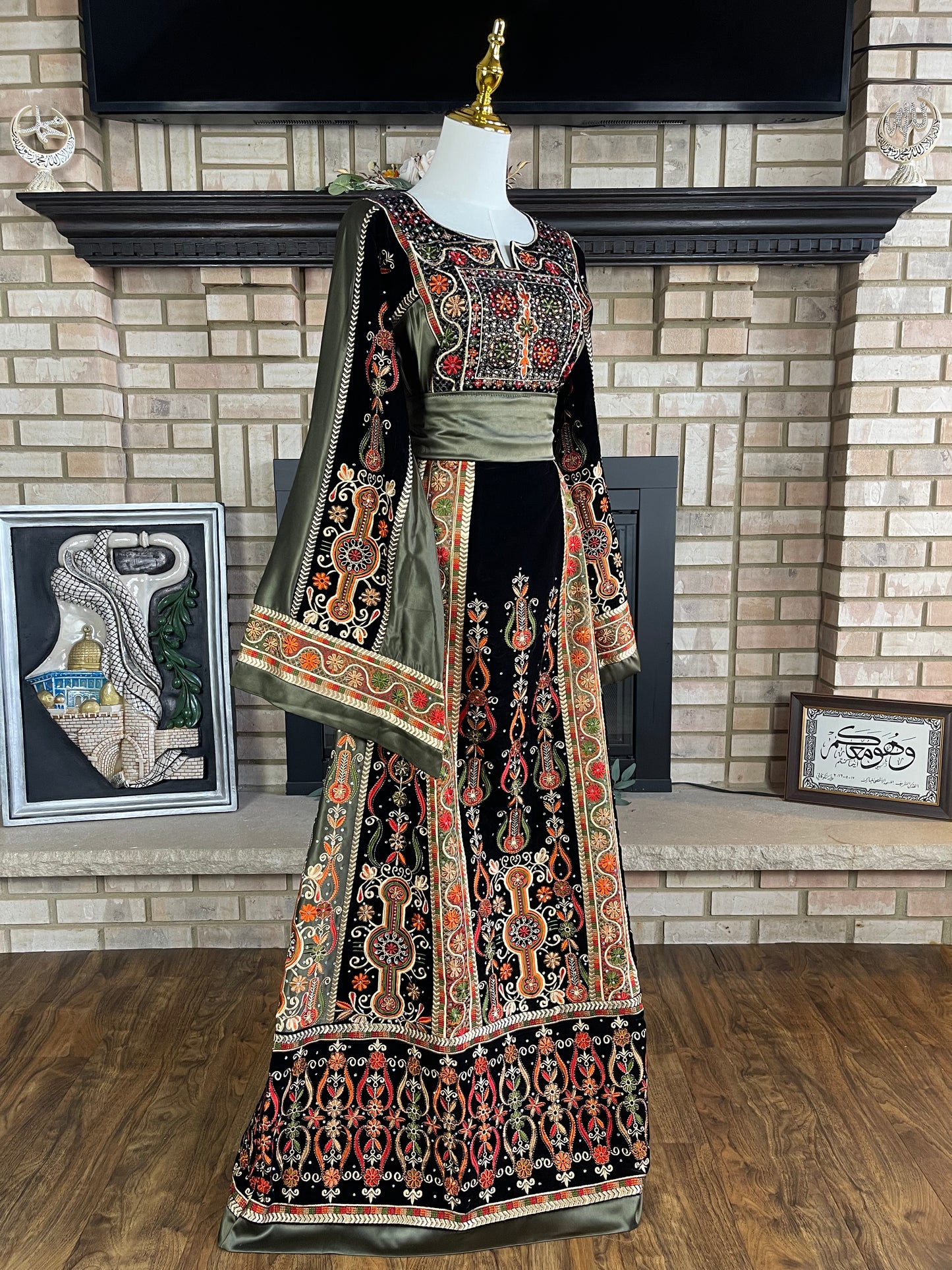 Black/Green Velvet & Satin Malaka Thobe