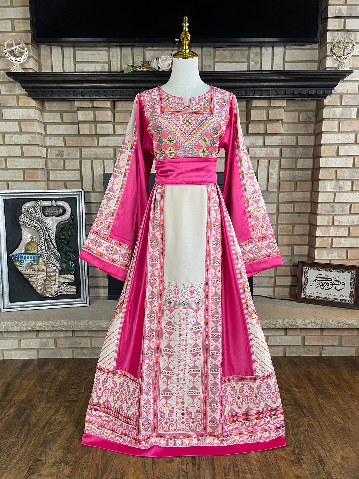 Cream/Pink Akka Thobe & Headpiece