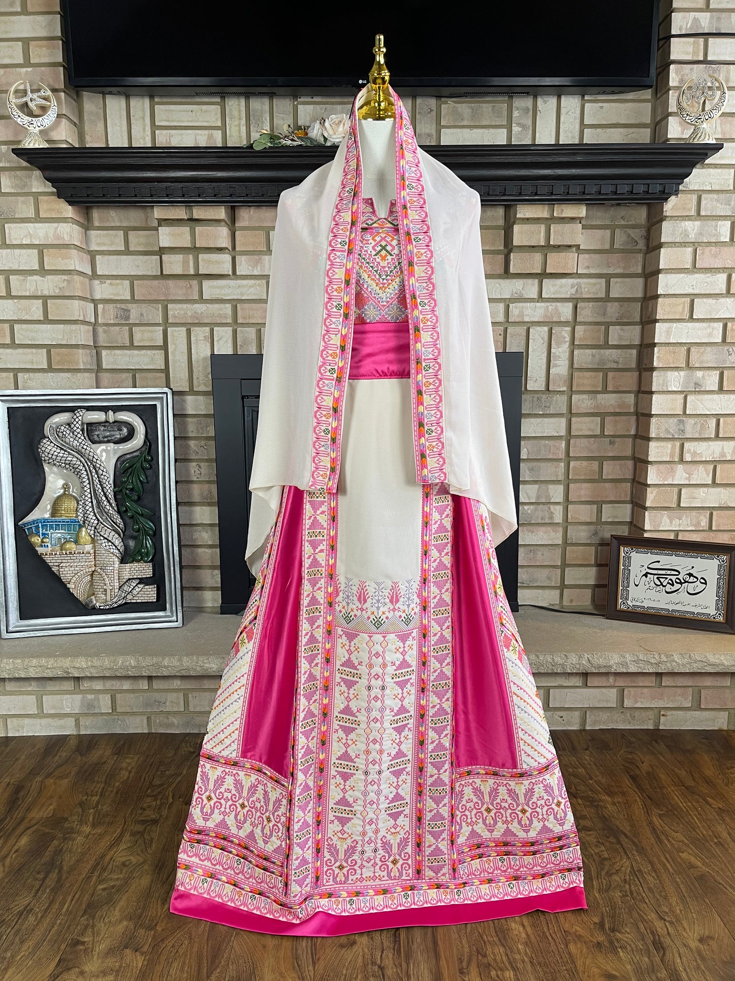 Cream/Pink Akka Thobe & Headpiece