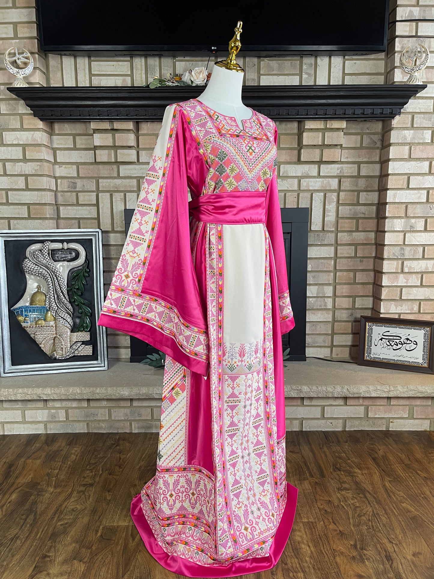 Cream/Pink Akka Thobe & Headpiece