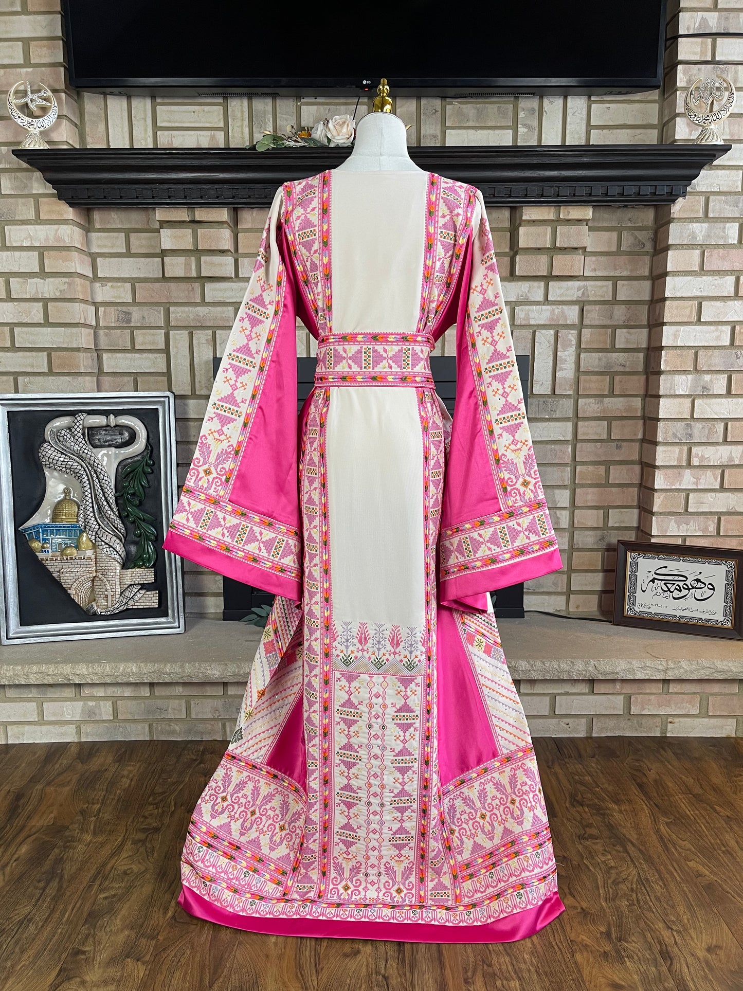 Cream/Pink Akka Thobe & Headpiece