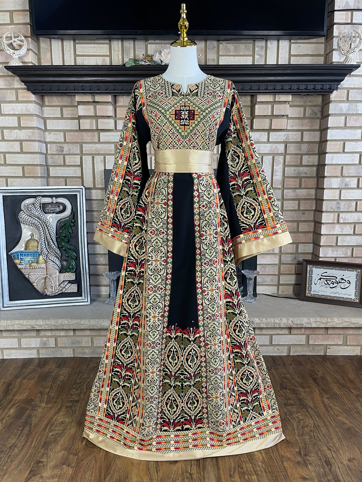 Black/Gold Beit Lahia Thobe