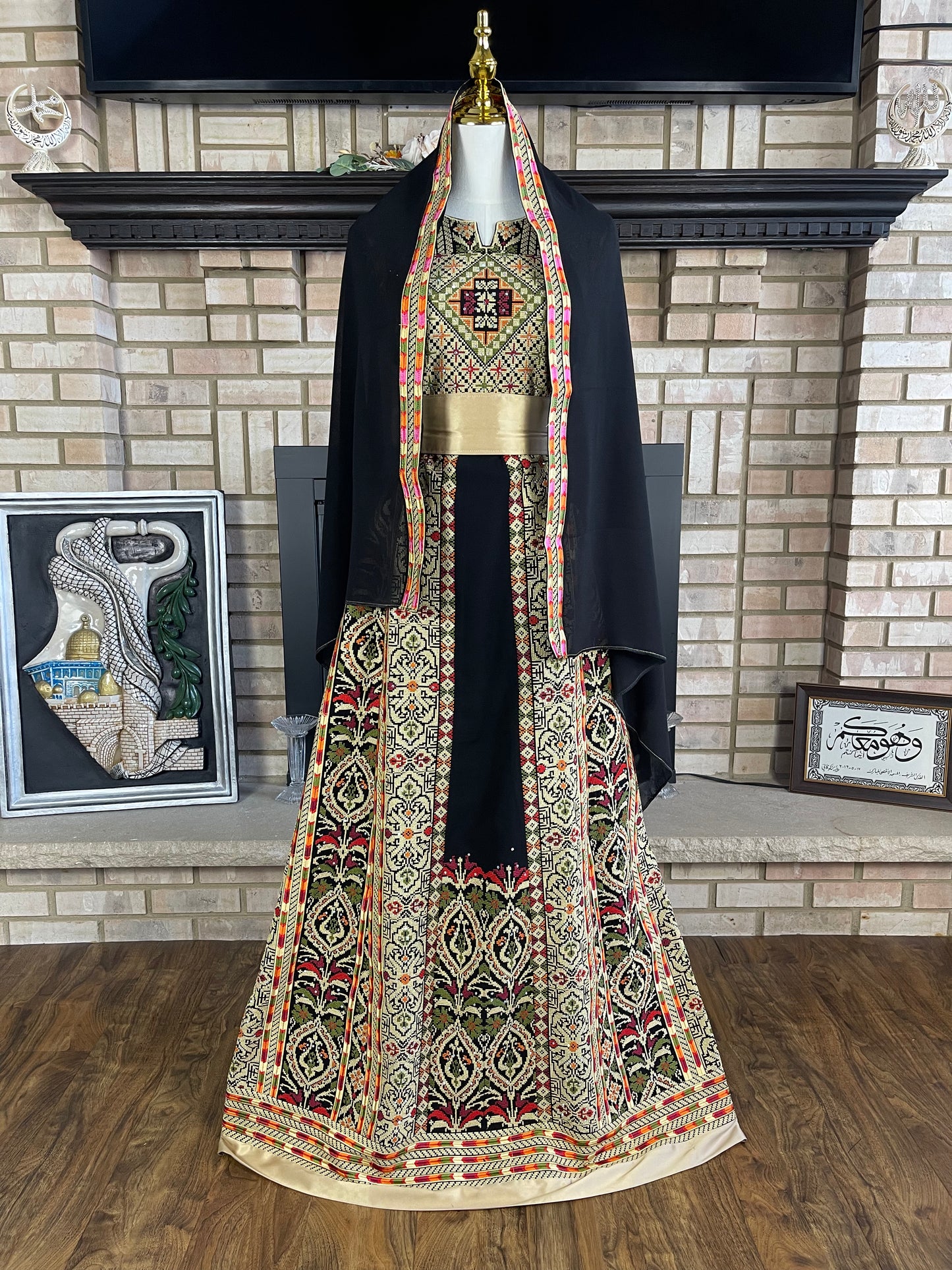 Black/Gold Beit Lahia Thobe