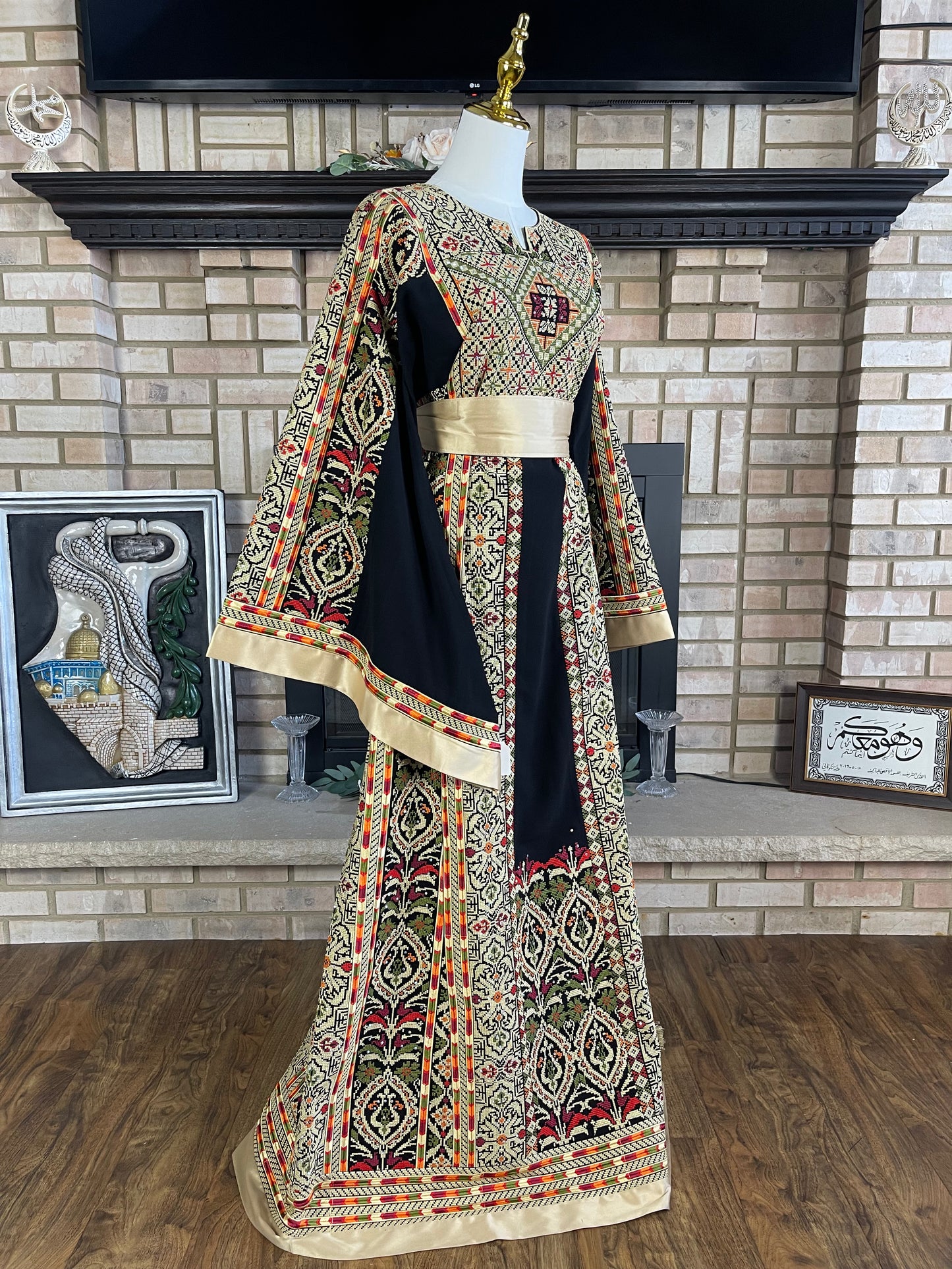 Black/Gold Beit Lahia Thobe