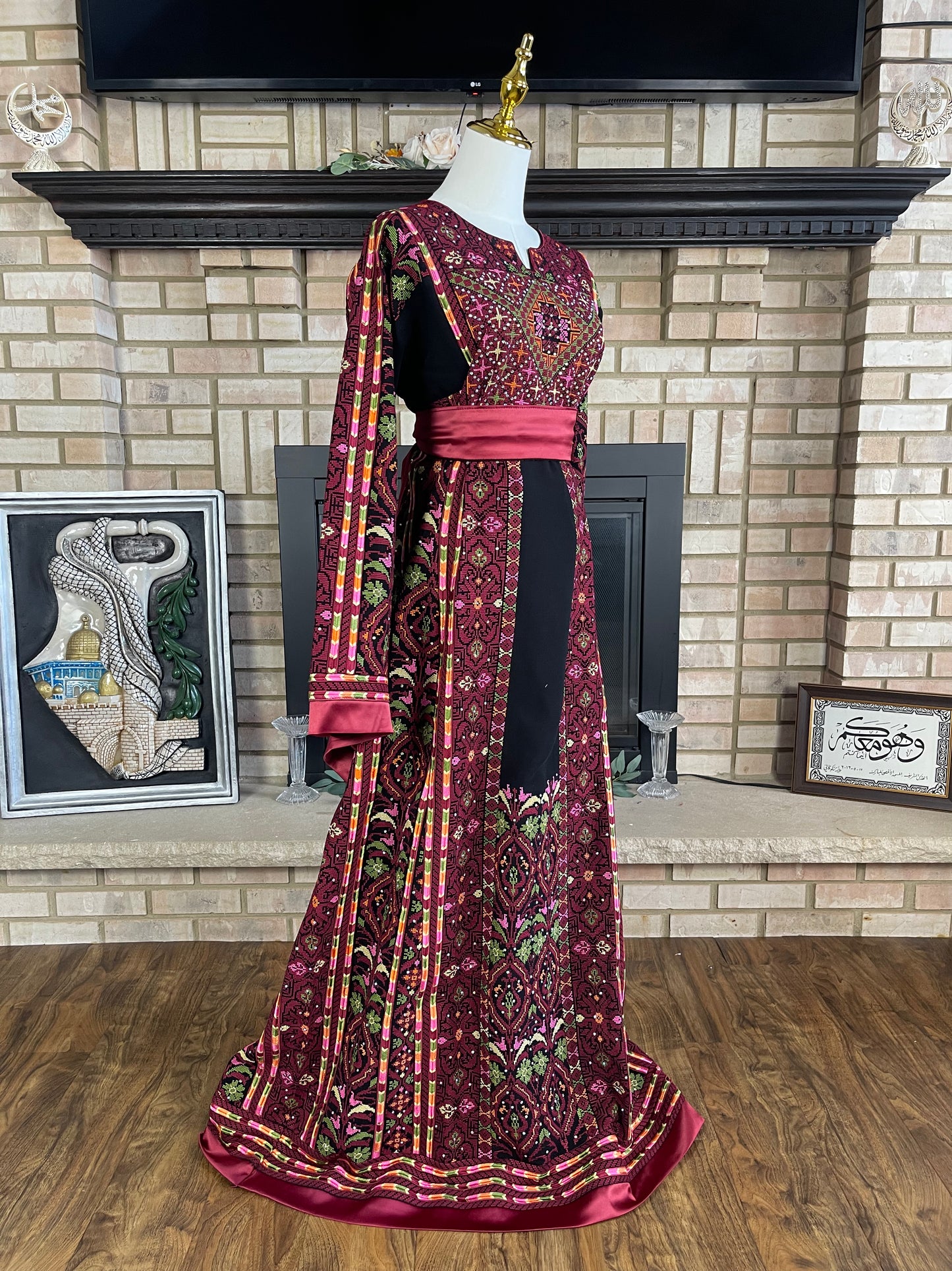 Black/Maroon Beit Lahia Thobe