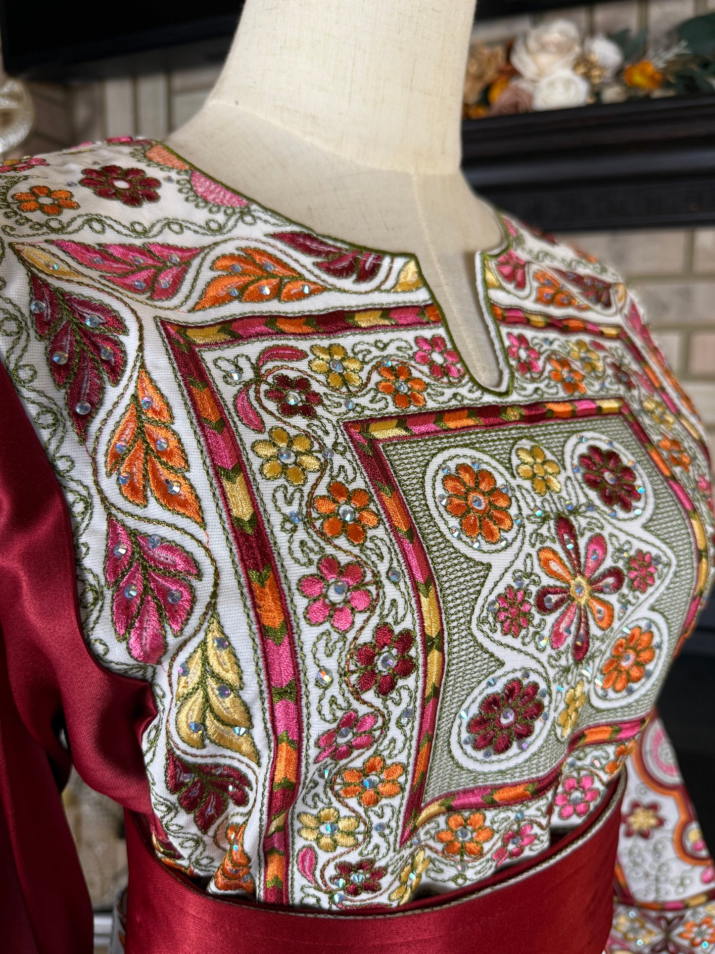 White/Green/Red Satin Malaka Thobe