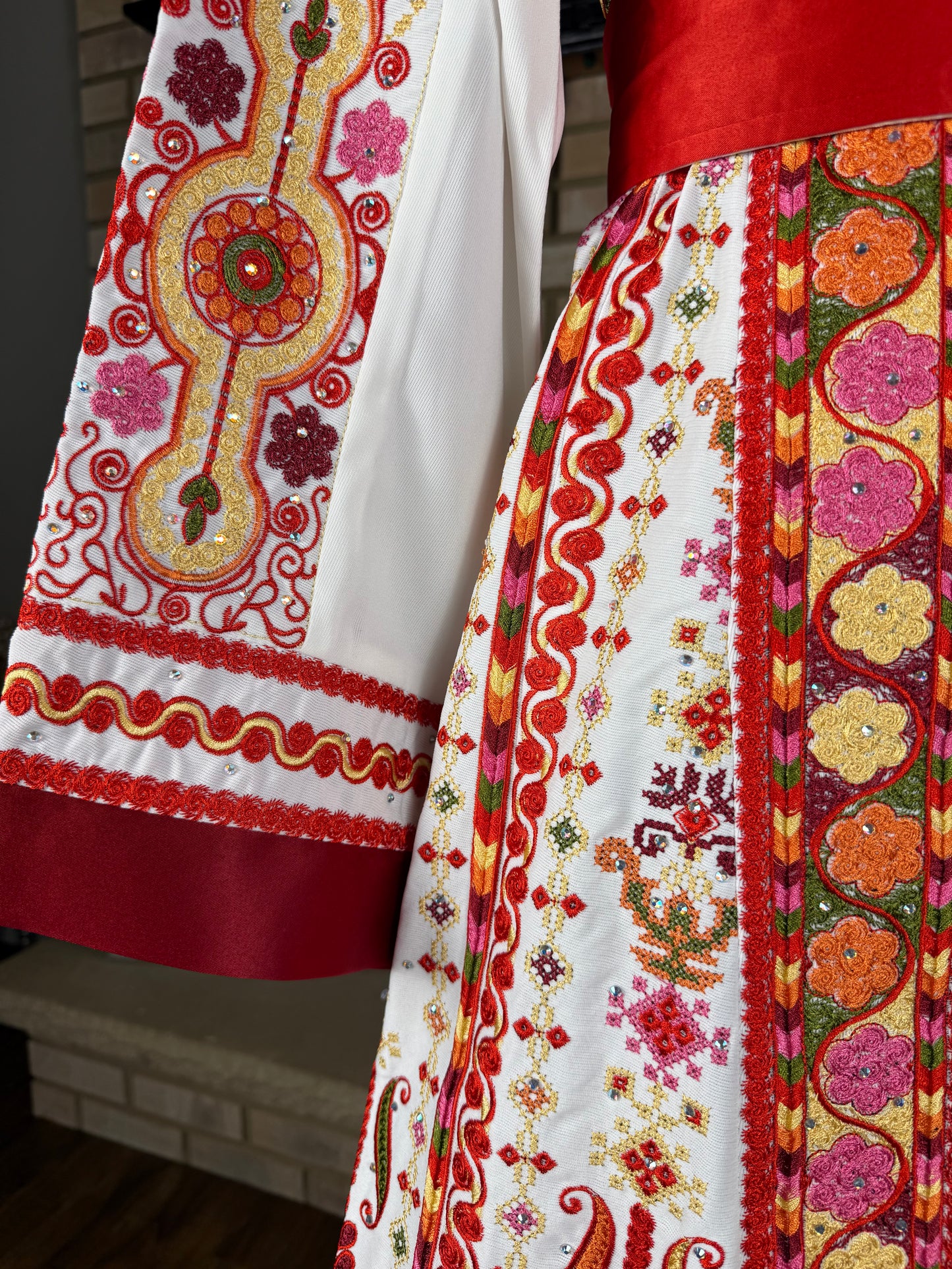 White/Red Malaka Thobe