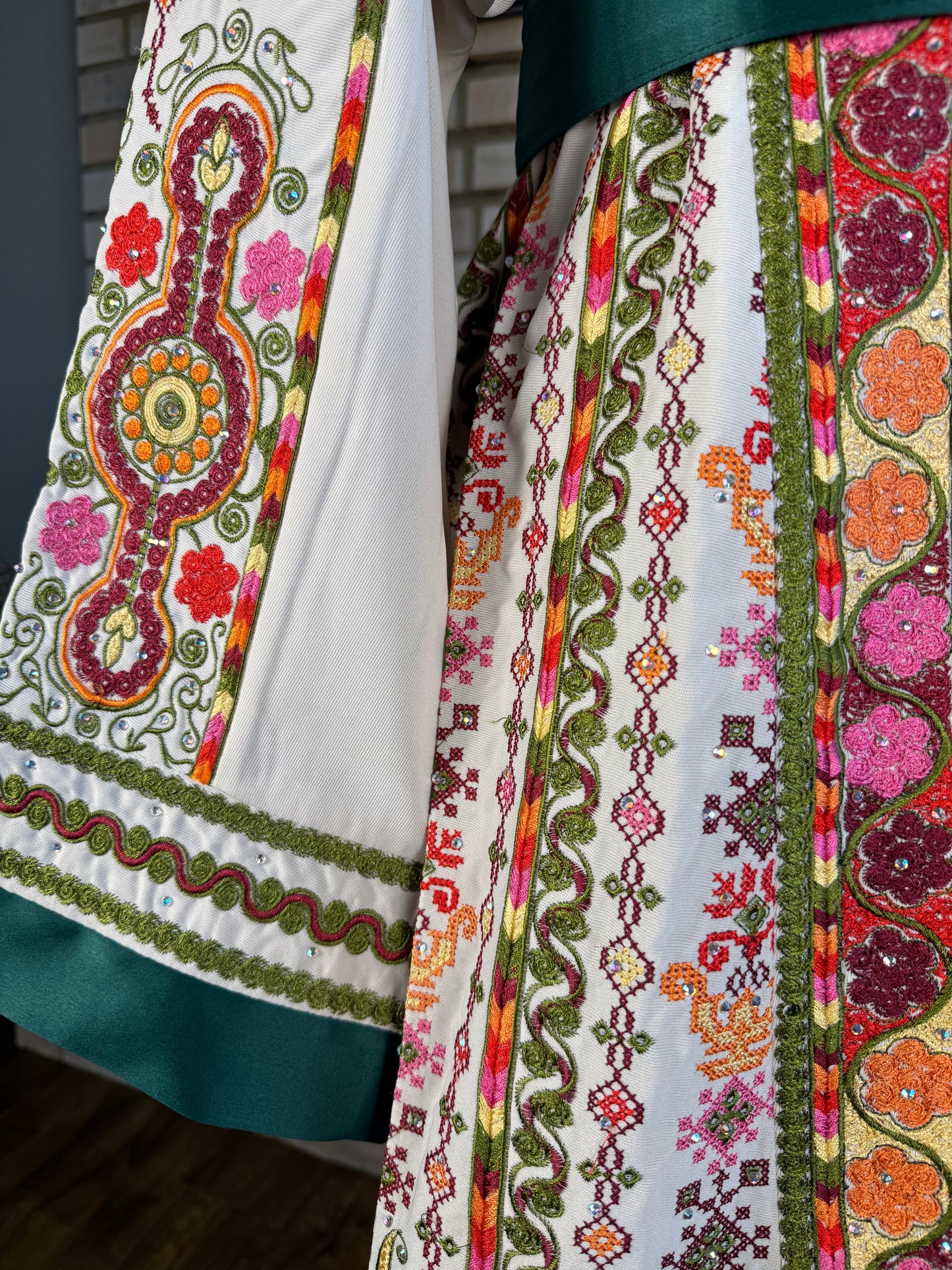 Cream/Green Malaka Thobe