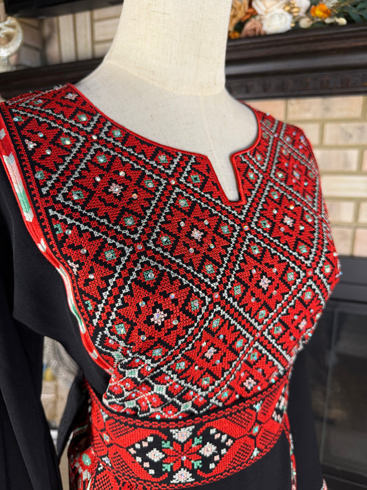Black/Red An-Nasira Thobe
