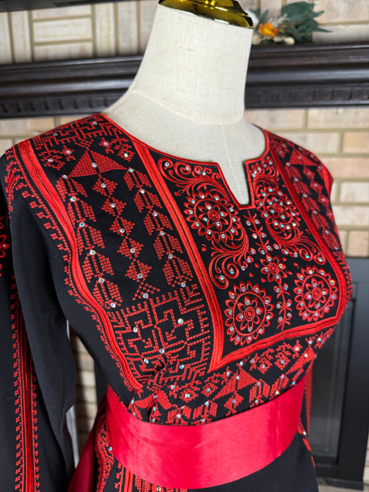 Black/Red Rafah Thobe
