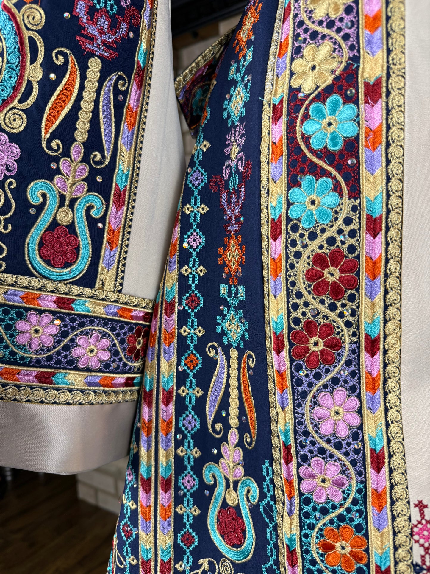 Cream/Navy Malaka Thobe