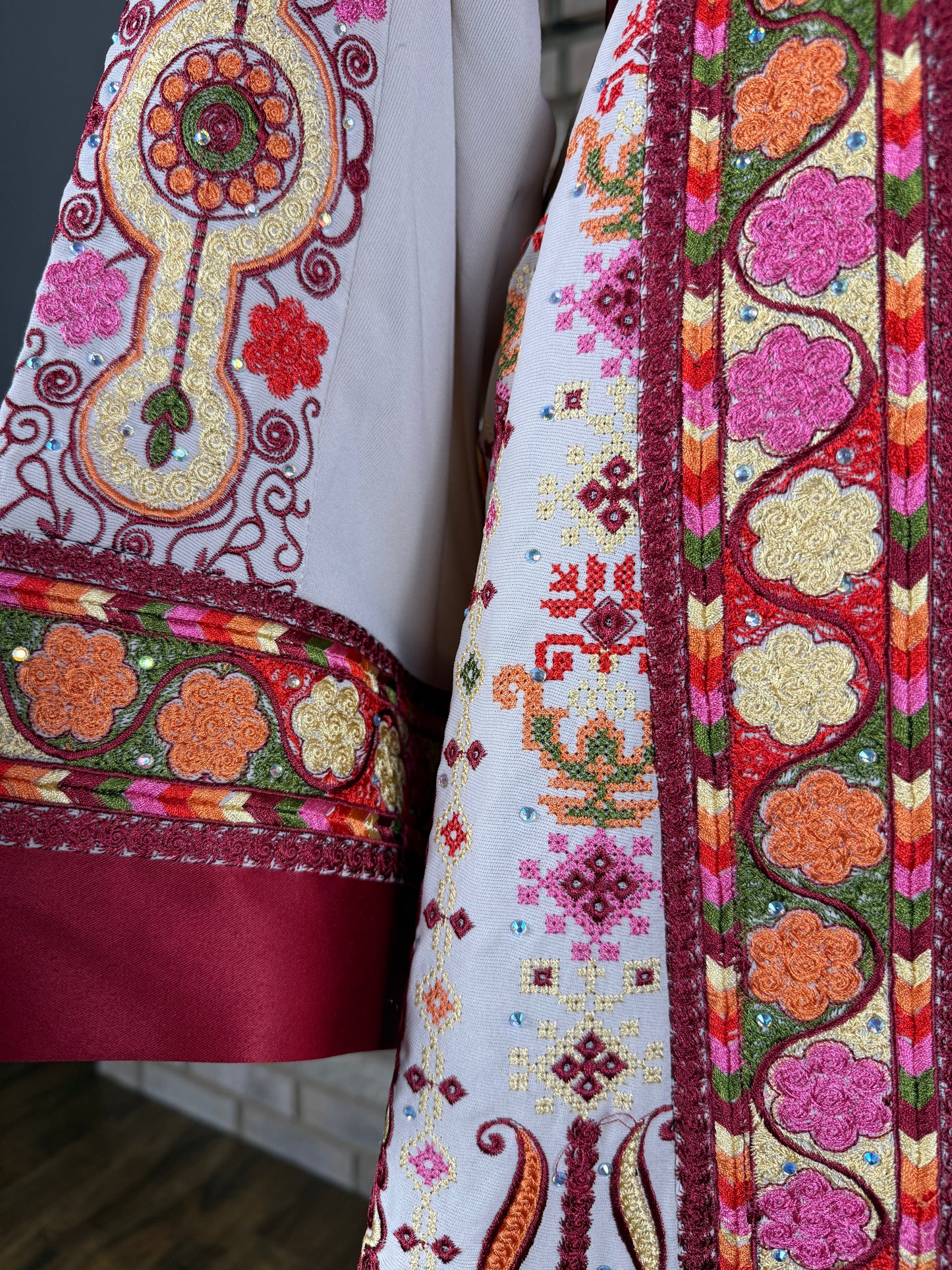 Cream/Burgundy Malaka Thobe