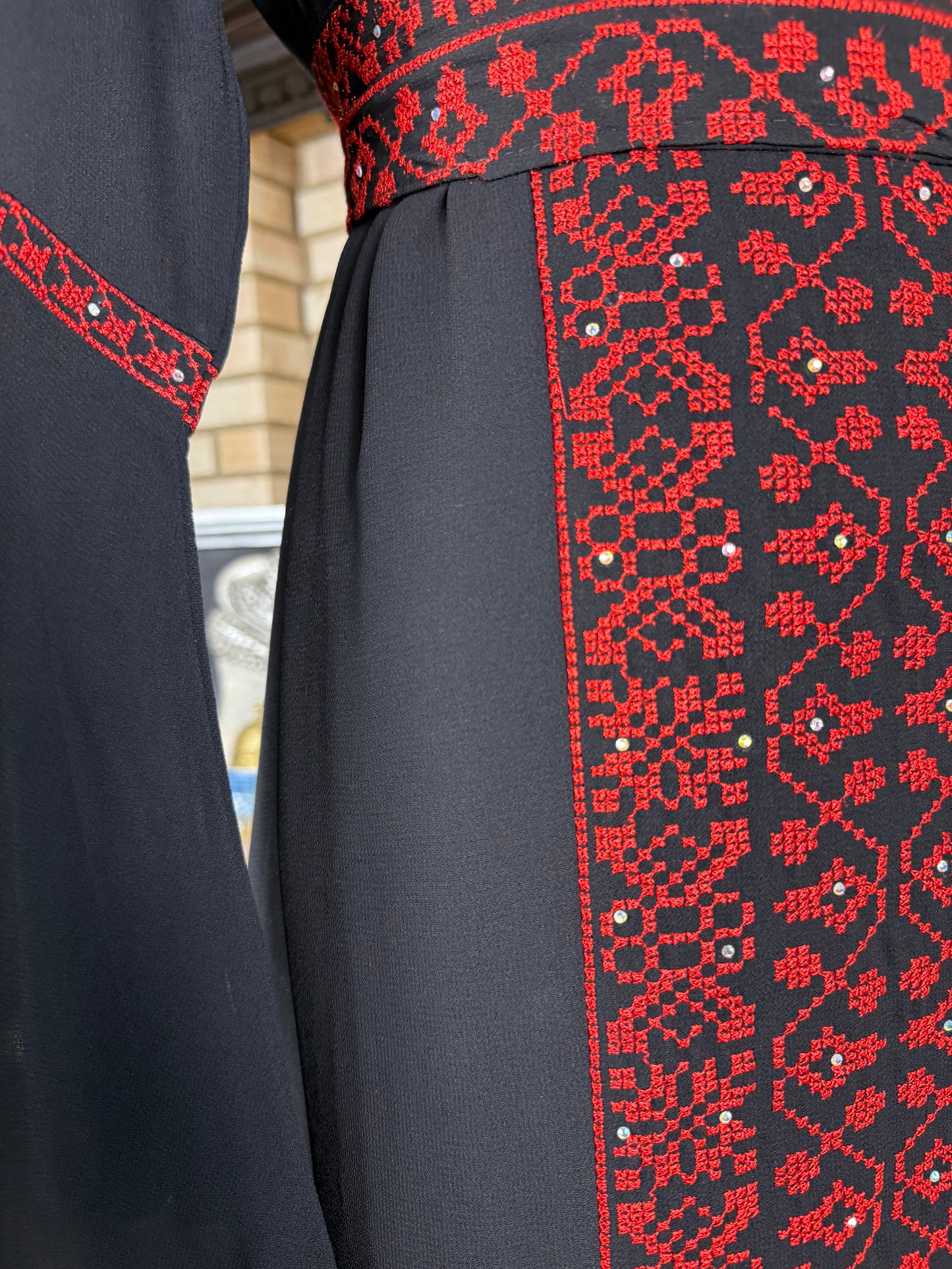 Black/Red Bell-Sleeve Chiffon Thobe