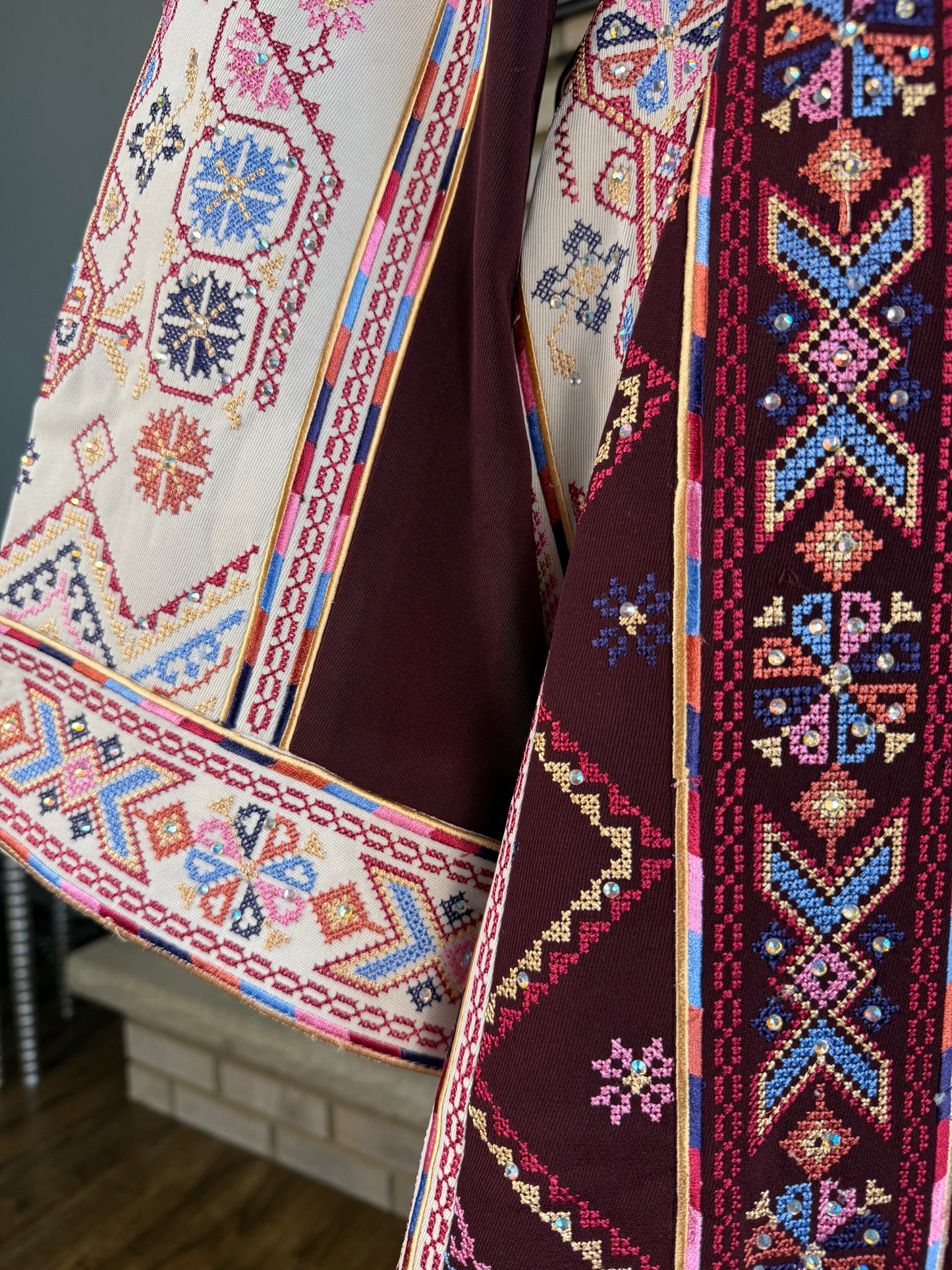 Burgundy/White Jabalia Thobe