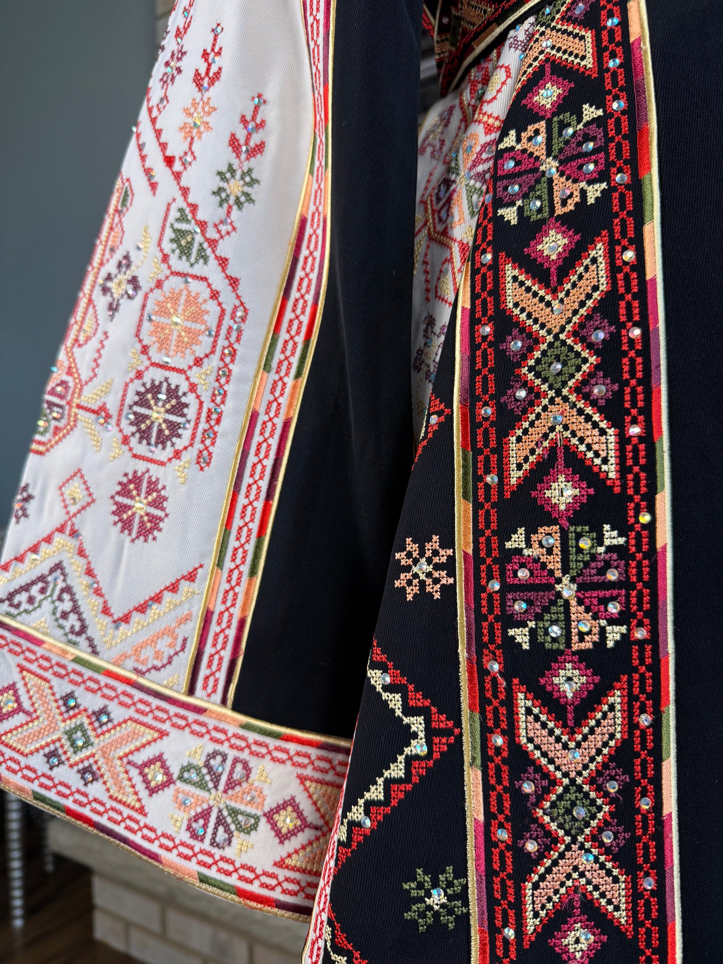 Black/White Jabalia Thobe