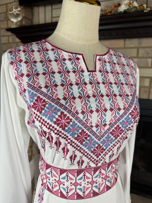 White/Pink Al-Sawsanah Thobe