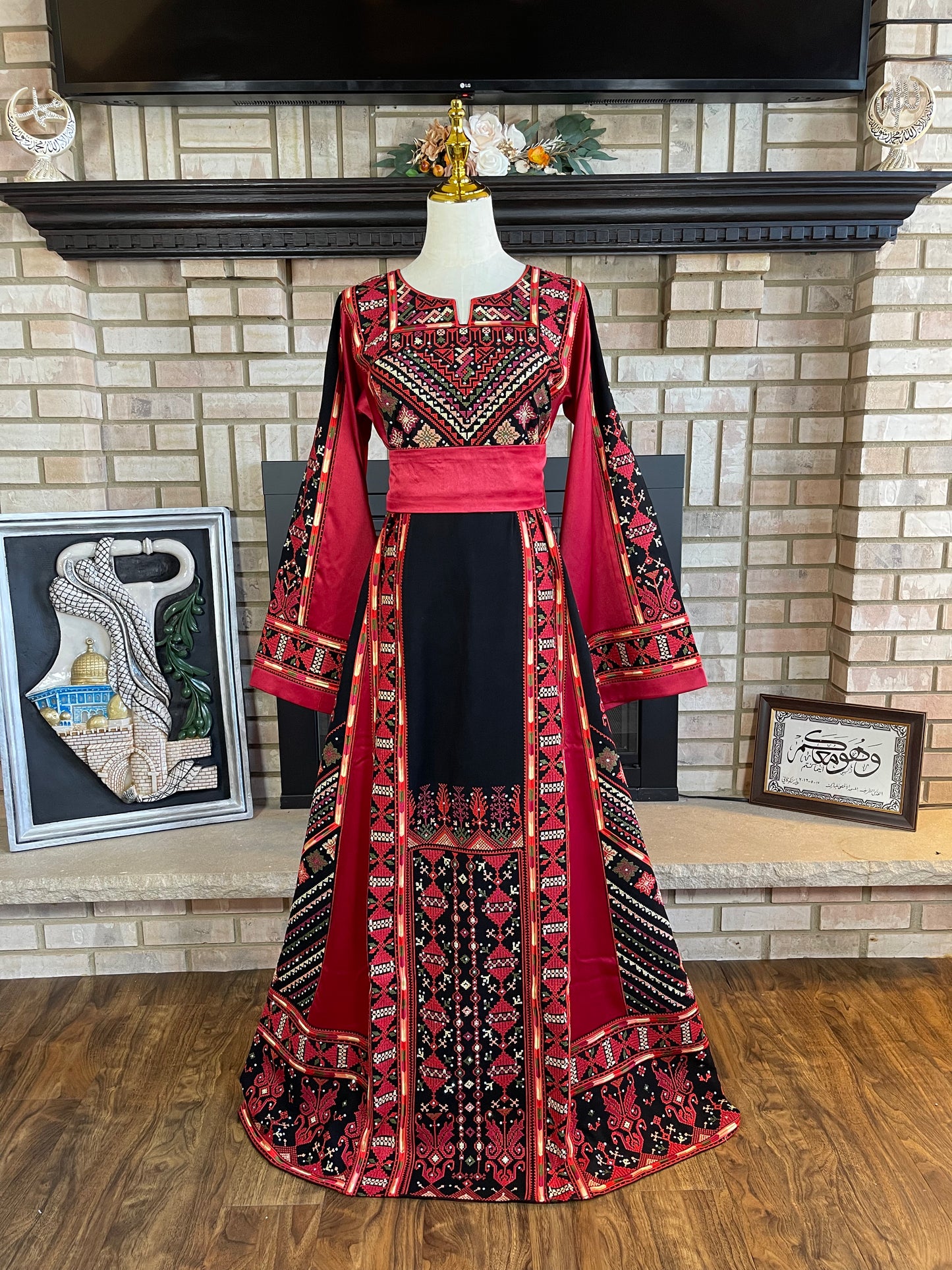Black/Red Akka Thobe