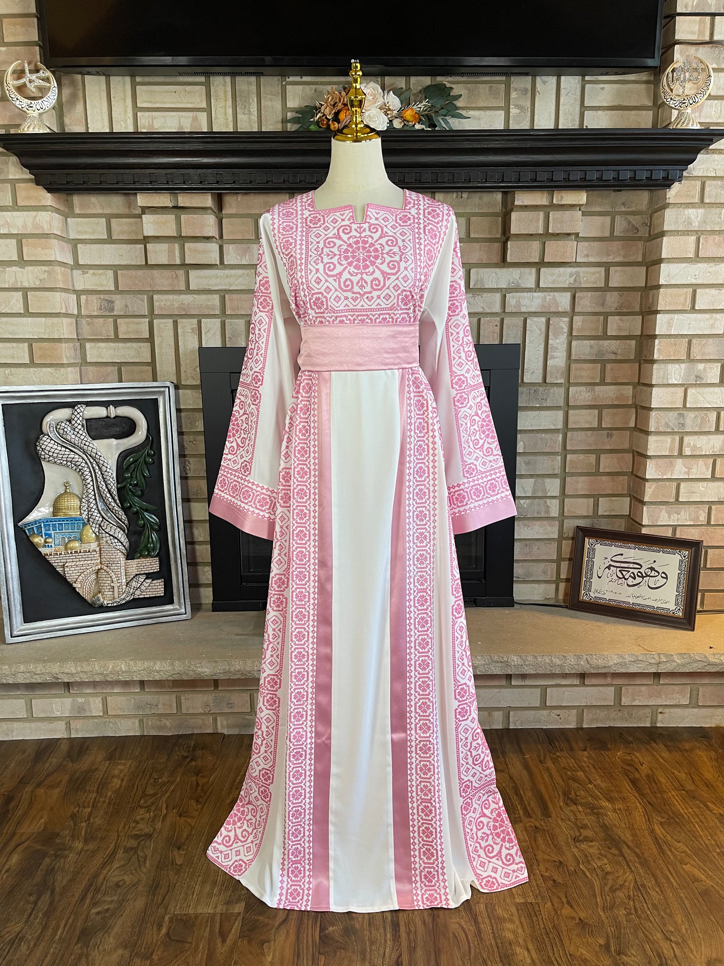 White/Pink Falastin Thobe