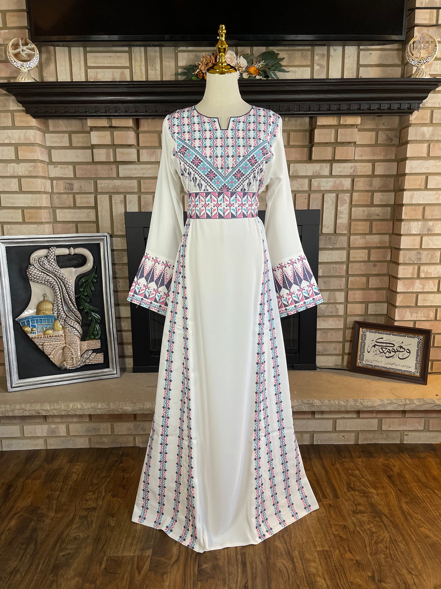 White/Blue Al-Sawsanah Thobe