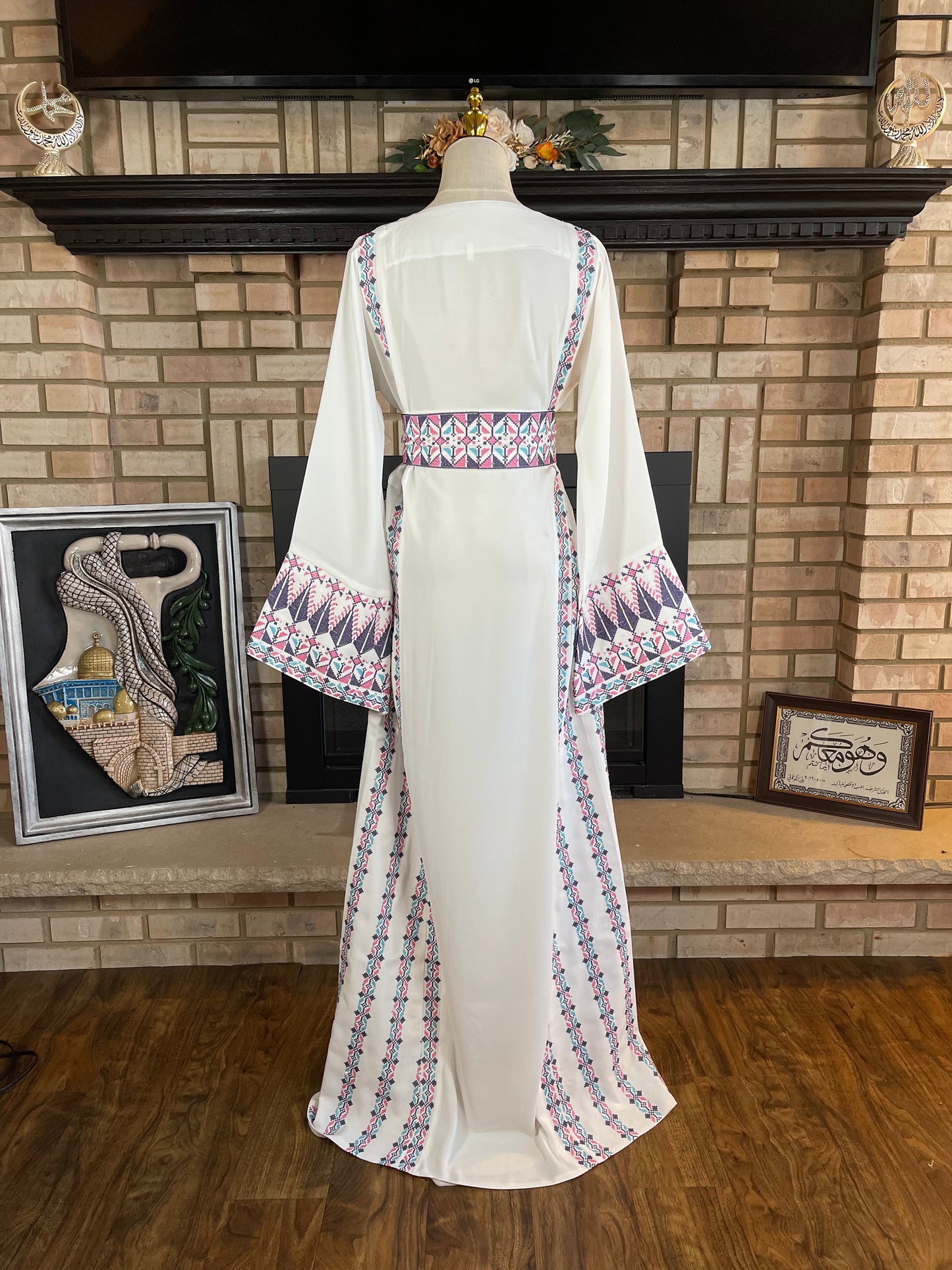 White/Blue Al-Sawsanah Thobe