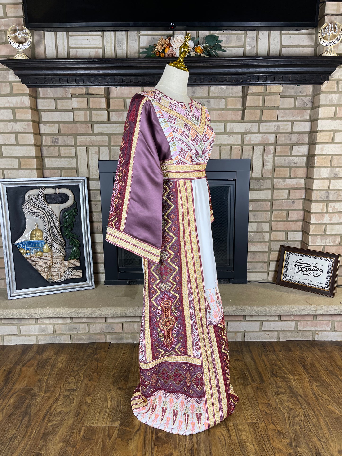 White/Burgundy Tiberias Thobe