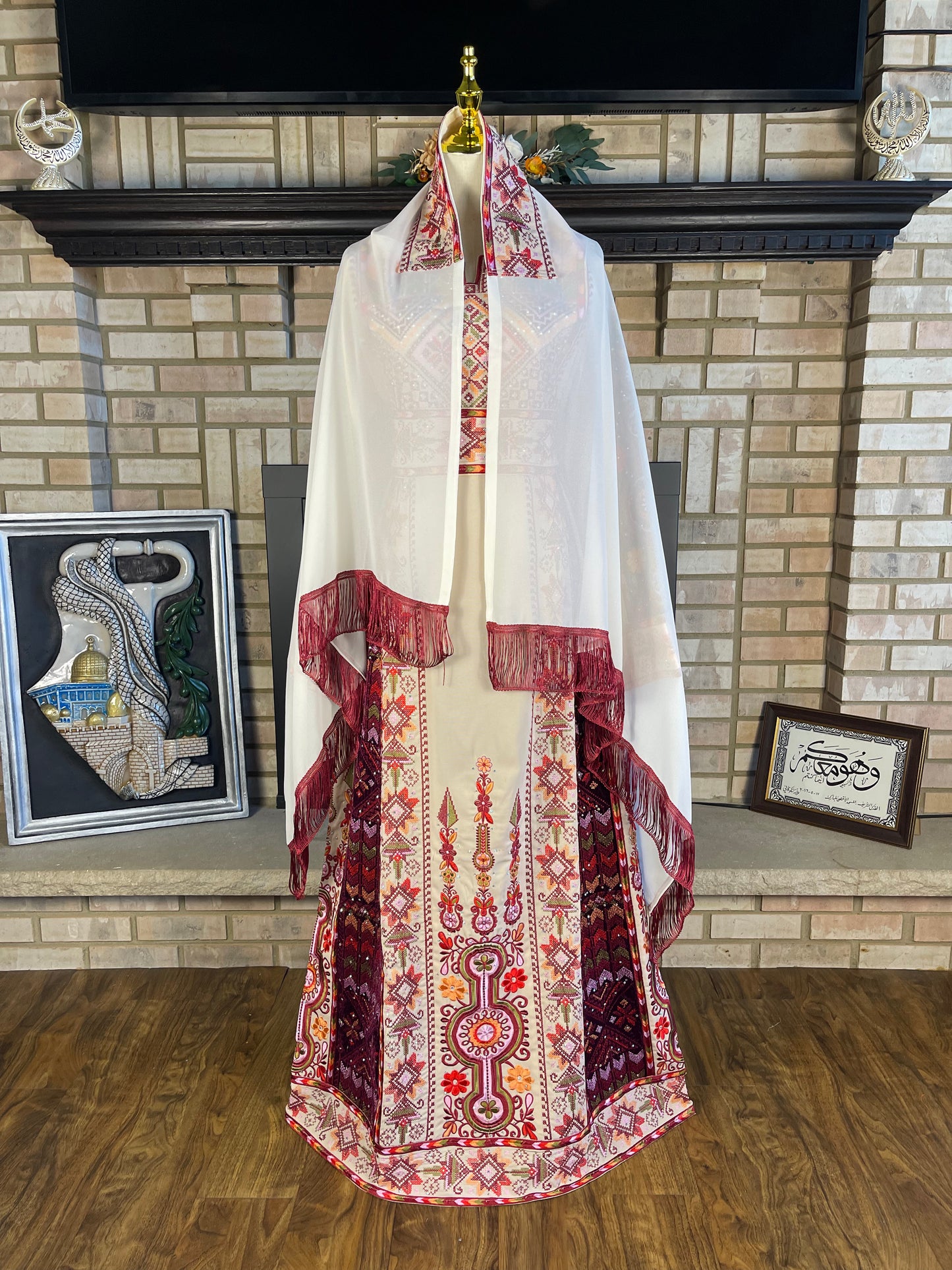 Cream/Burgundy Jericho Thobe