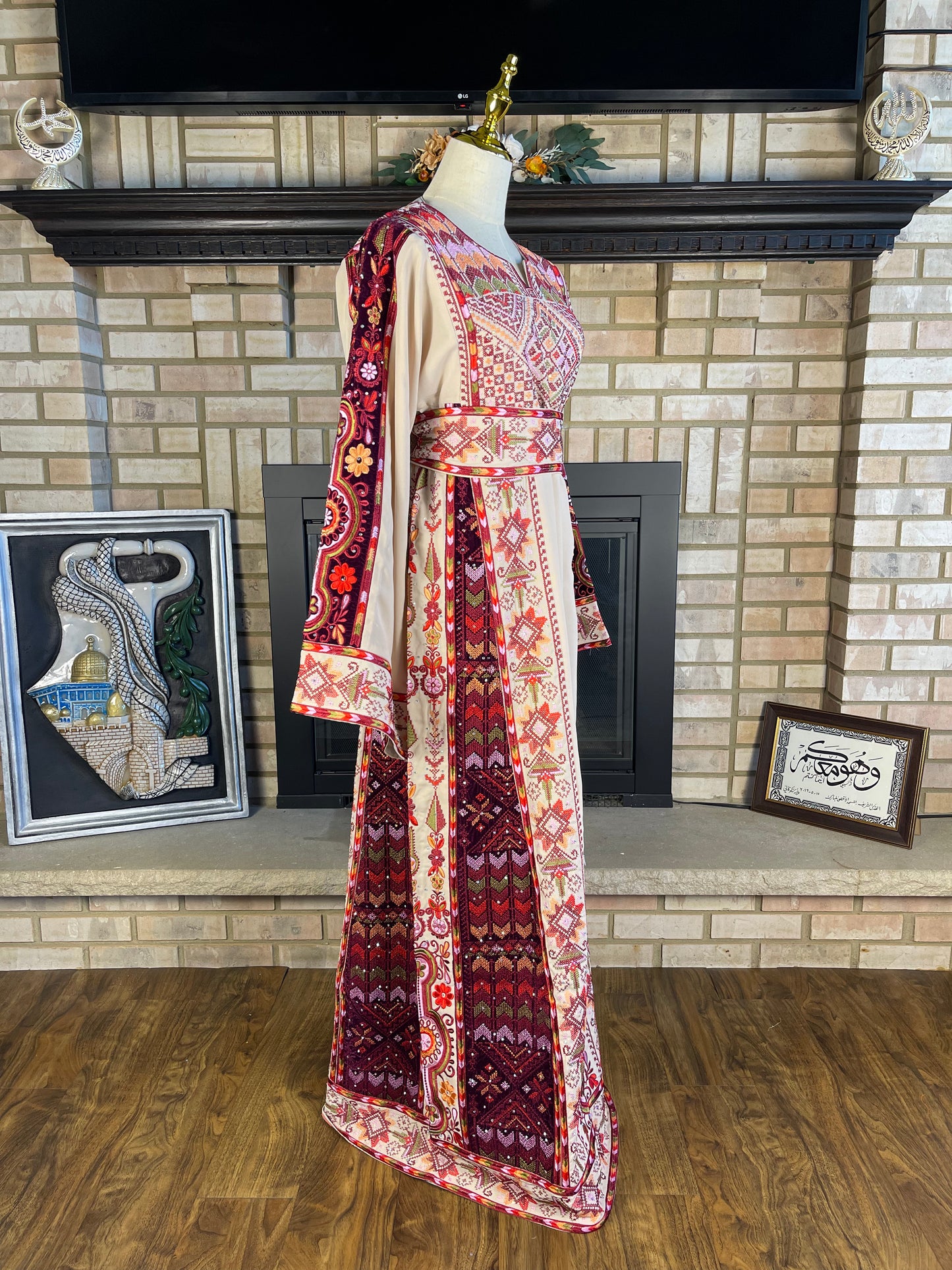 Cream/Burgundy Jericho Thobe