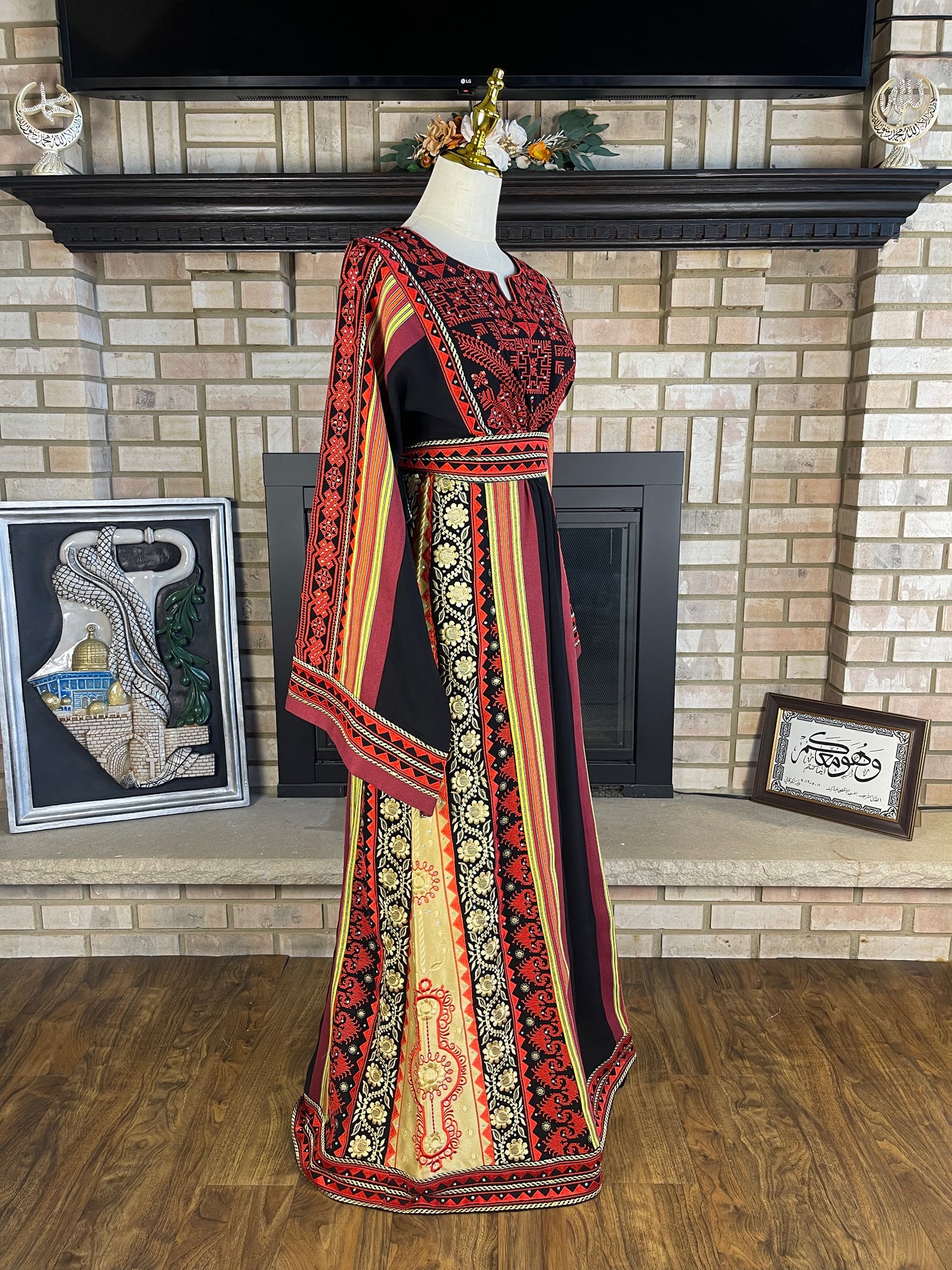Black/Red Majdalawi Thobe