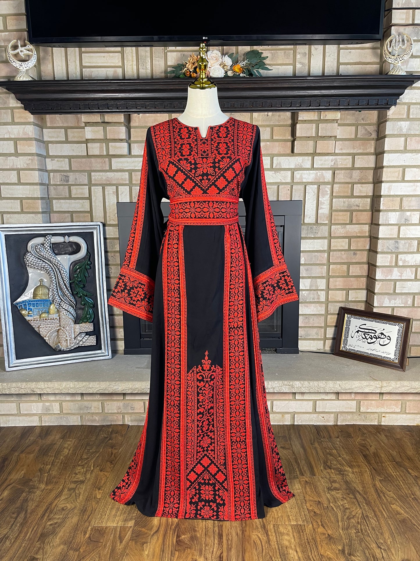 Black/Red Ramallah Thobe