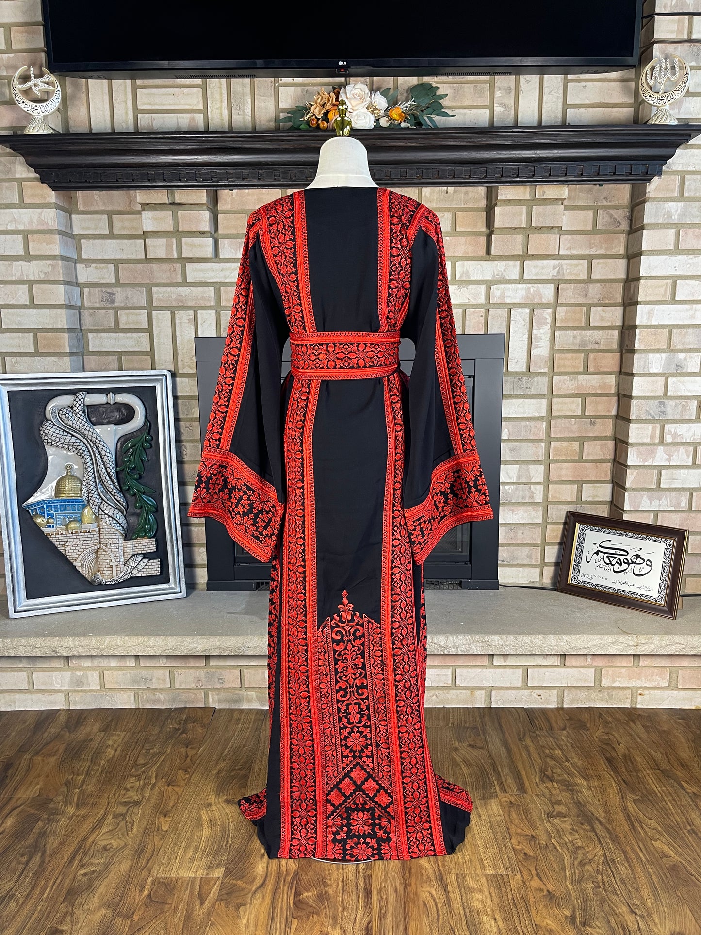 Black/Red Ramallah Thobe