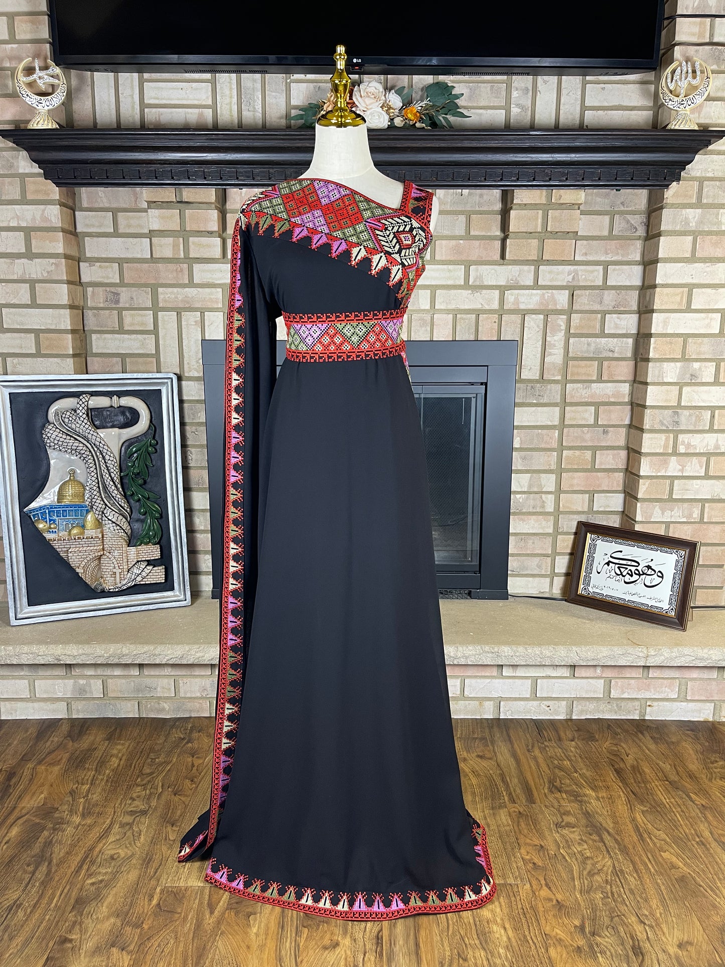 Black/Red Sleeveless Sultana Embroidered Dress