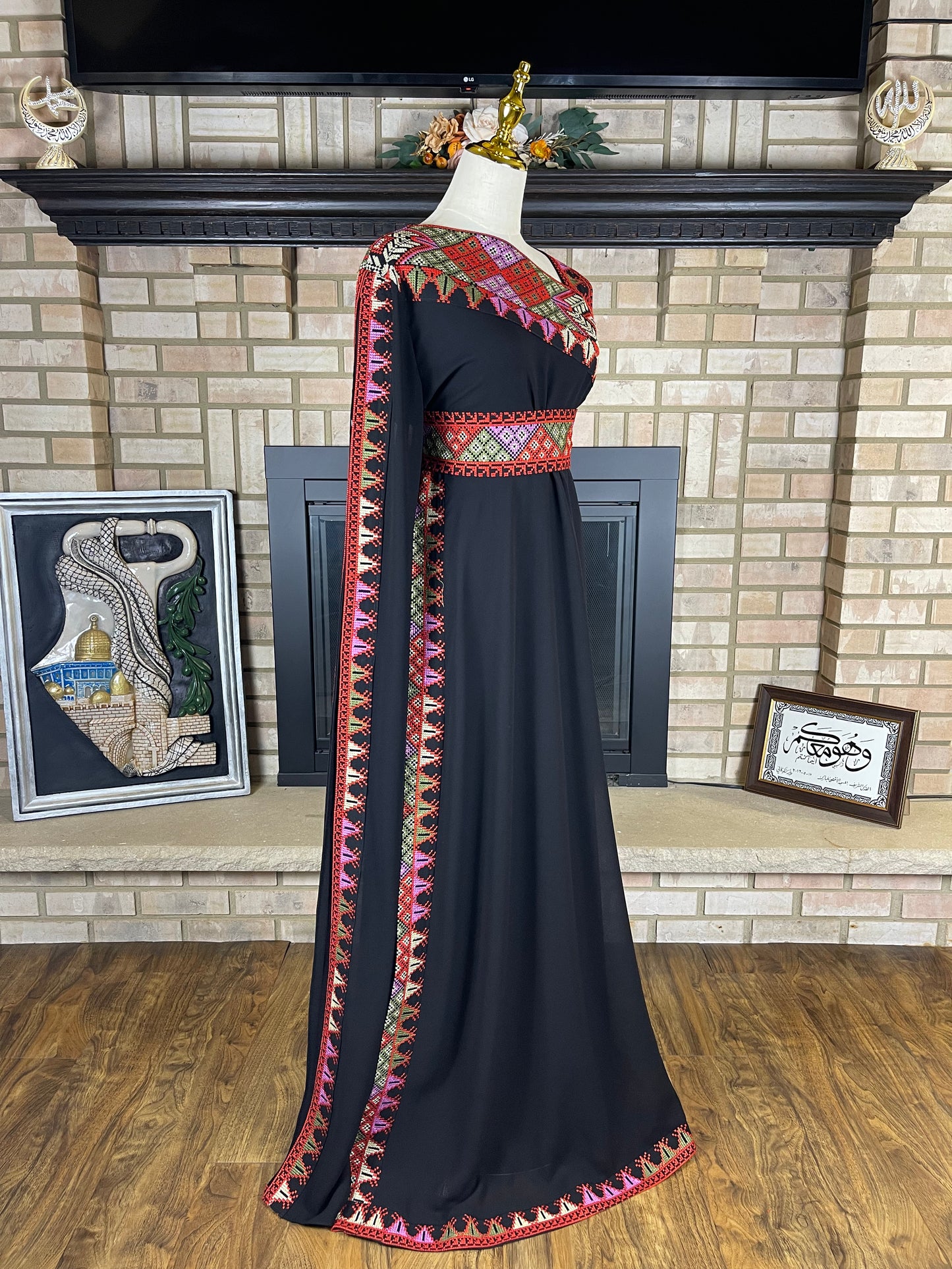 Black/Red Sleeveless Sultana Embroidered Dress