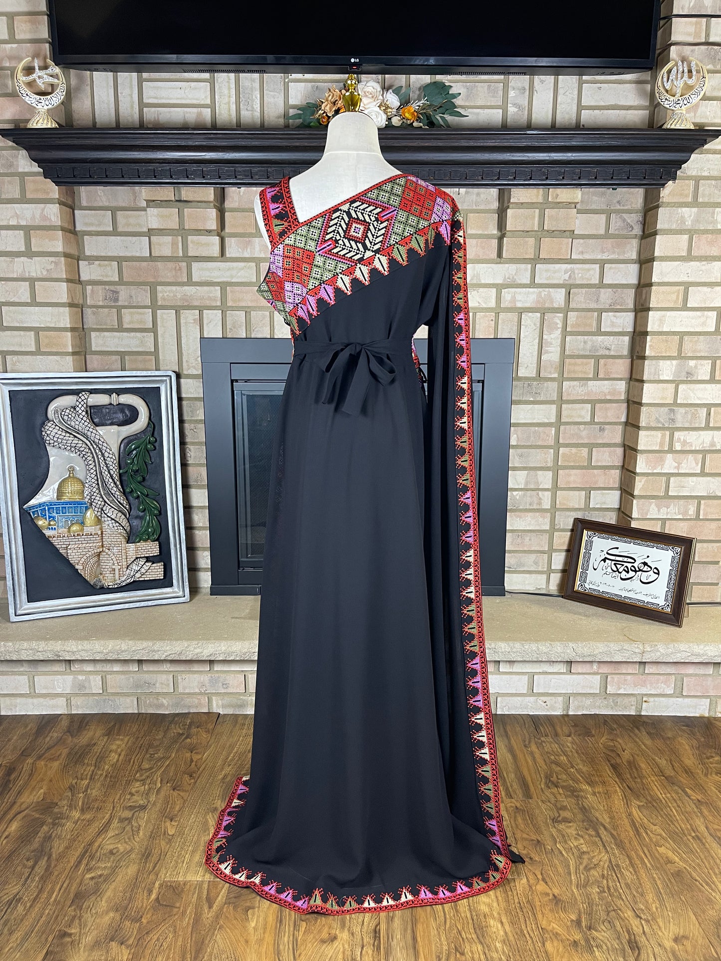 Black/Red Sleeveless Sultana Embroidered Dress