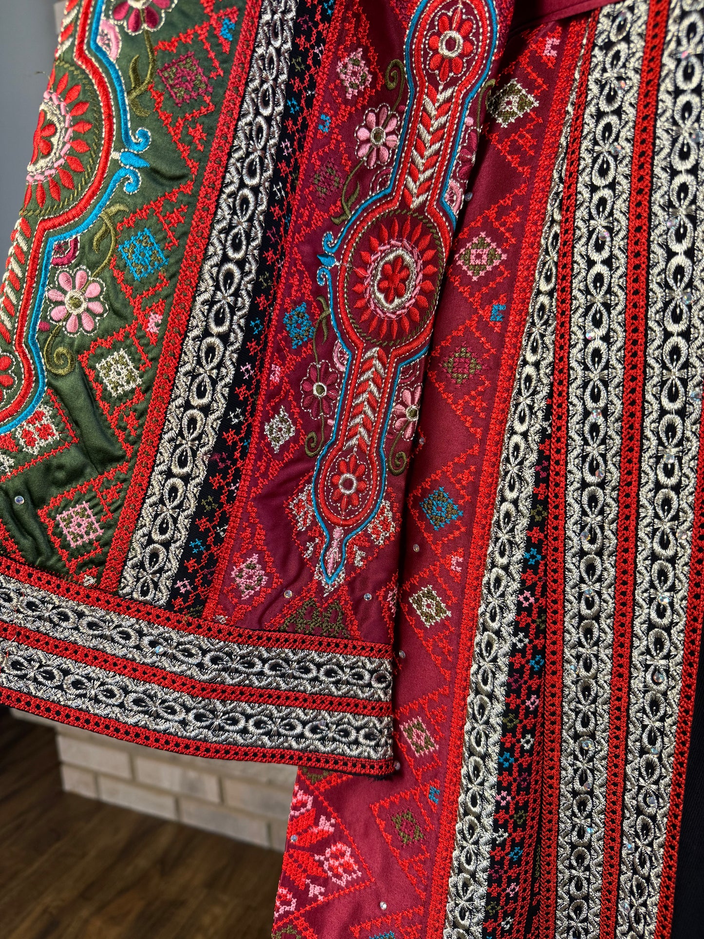 Black/Red Tiberias Thobe