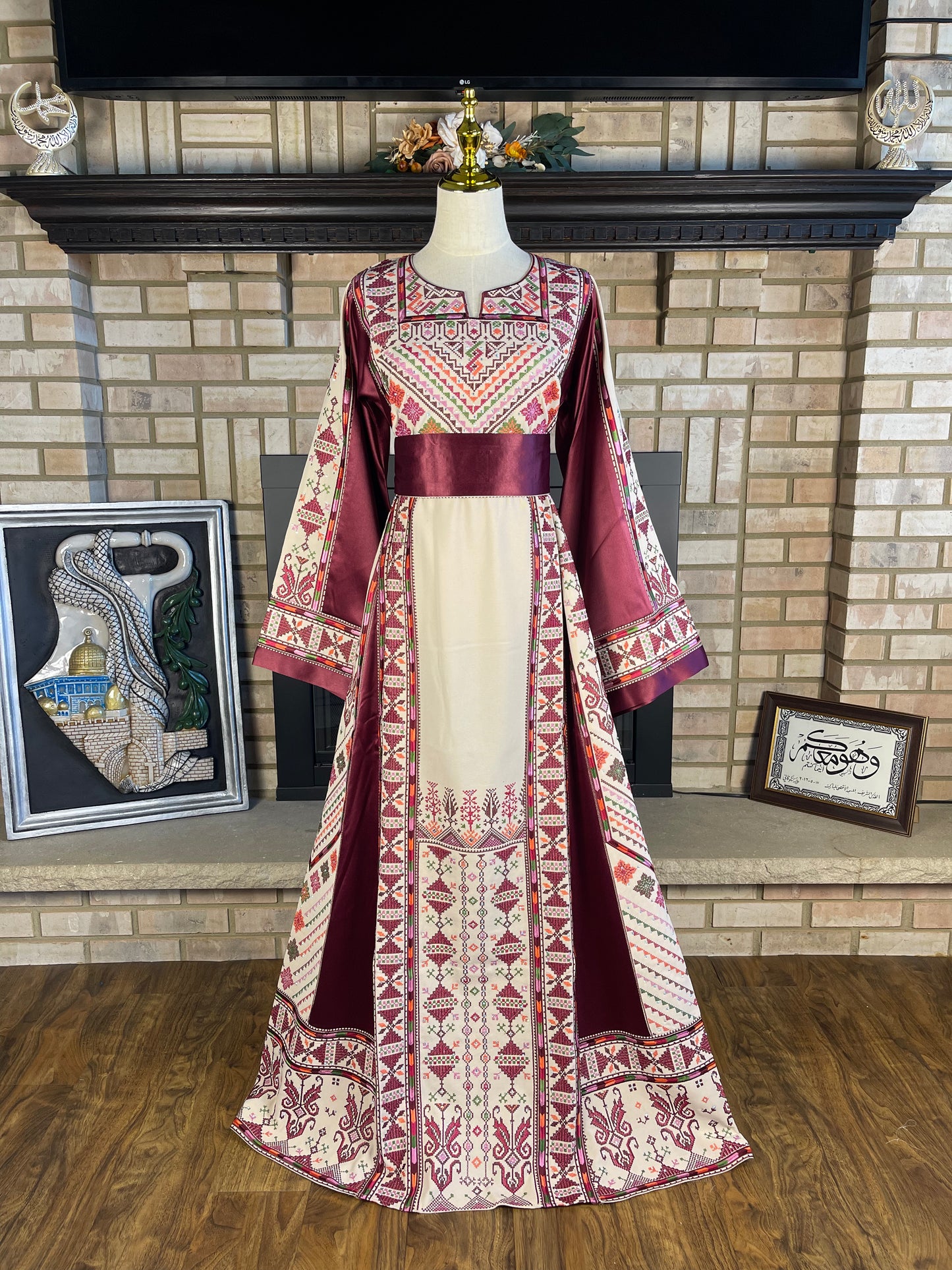 Cream/Burgundy Akka Thobe