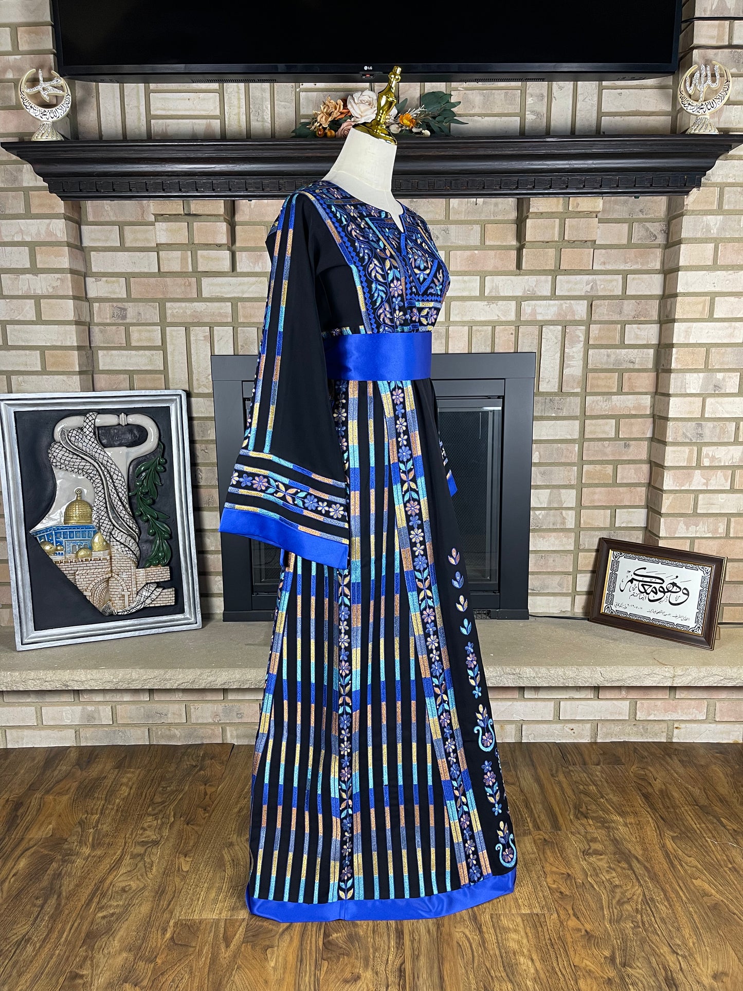 Black/Blue Ajloun Thobe