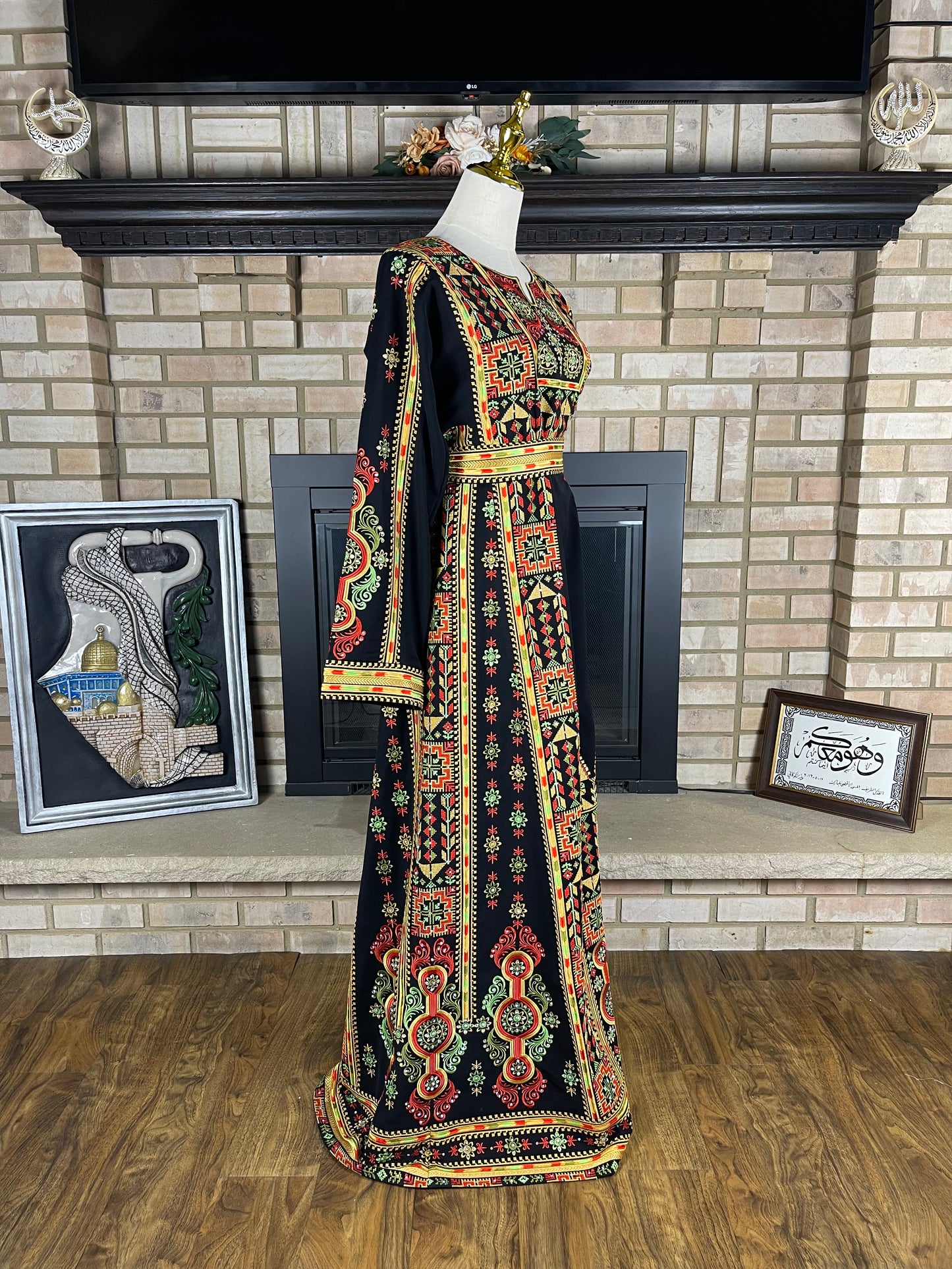 Black/Gold Nuseirat Thobe