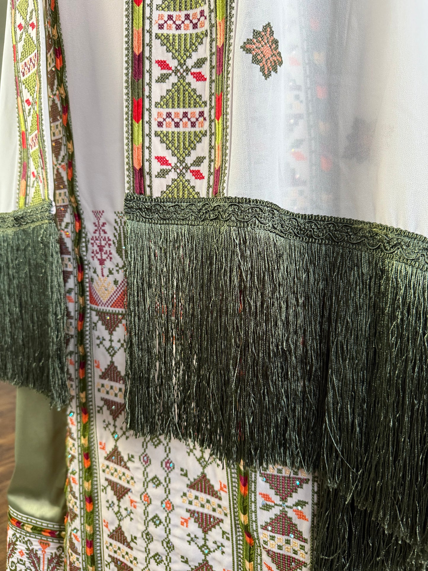 Cream/Pistachio Green Akka Headpiece