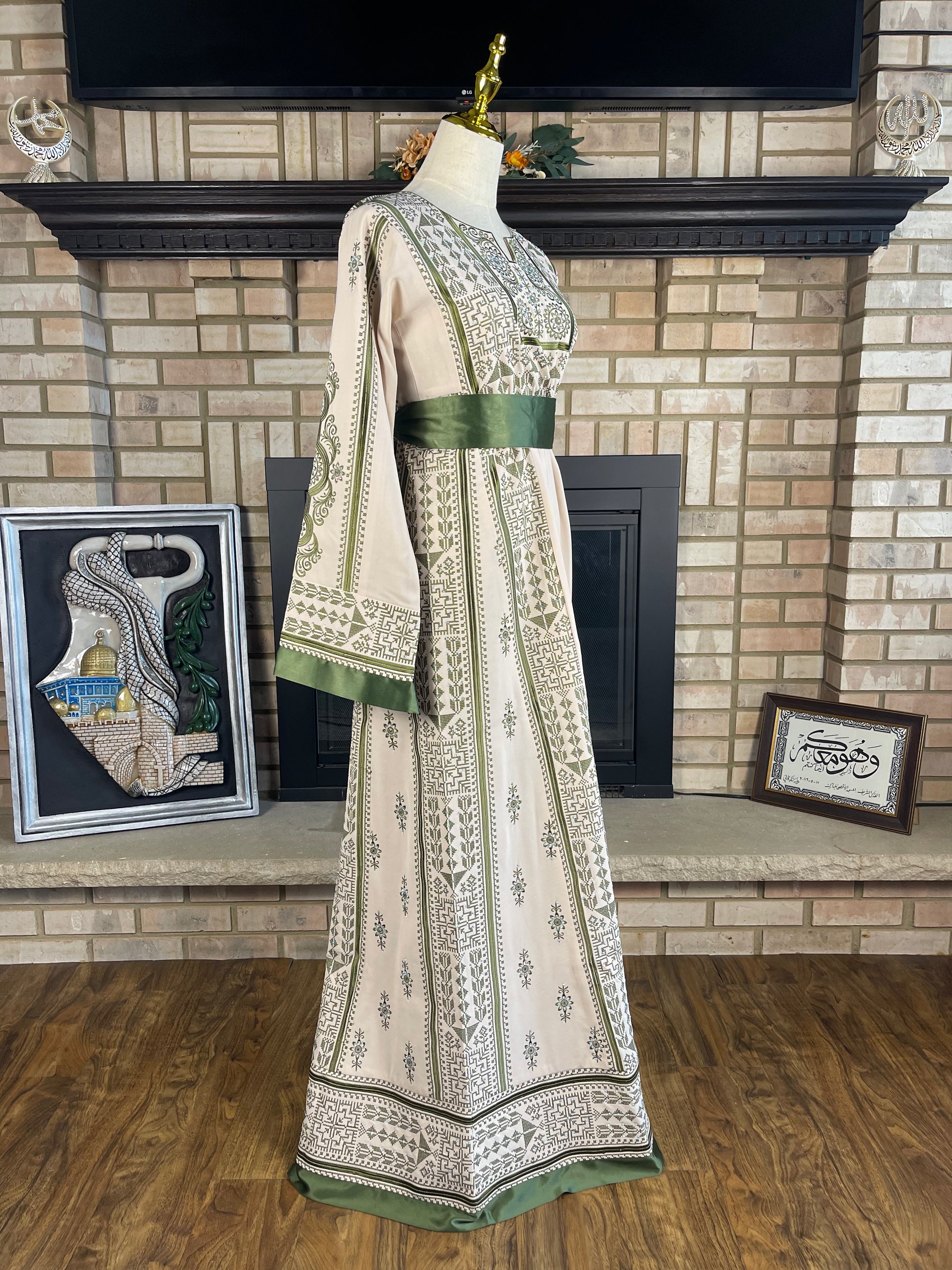 Thobe Rafah Cream/Green Rafah Thobe – Thobe Dresses