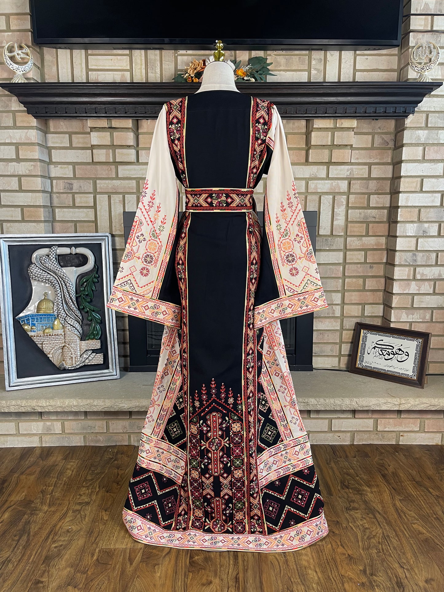 Black/White Jabalia Thobe