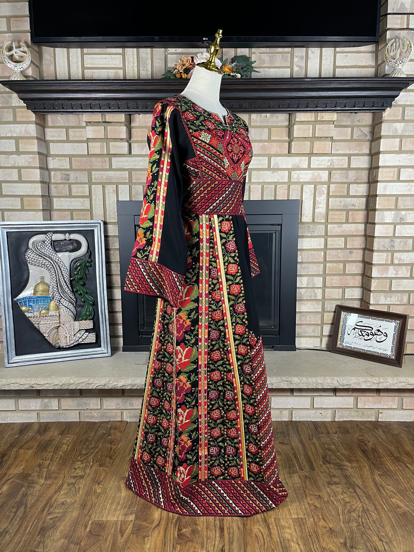 Black/Red Roses Thobe