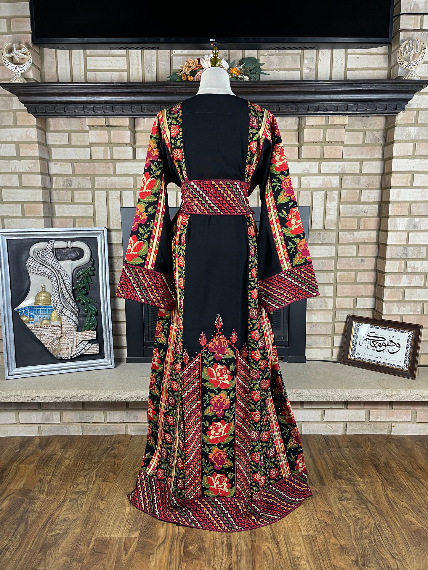 Black/Red Roses Thobe
