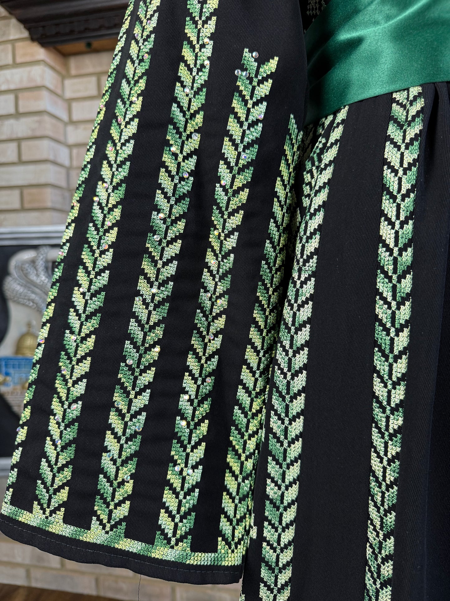 Black/Green Sanabel Thobe